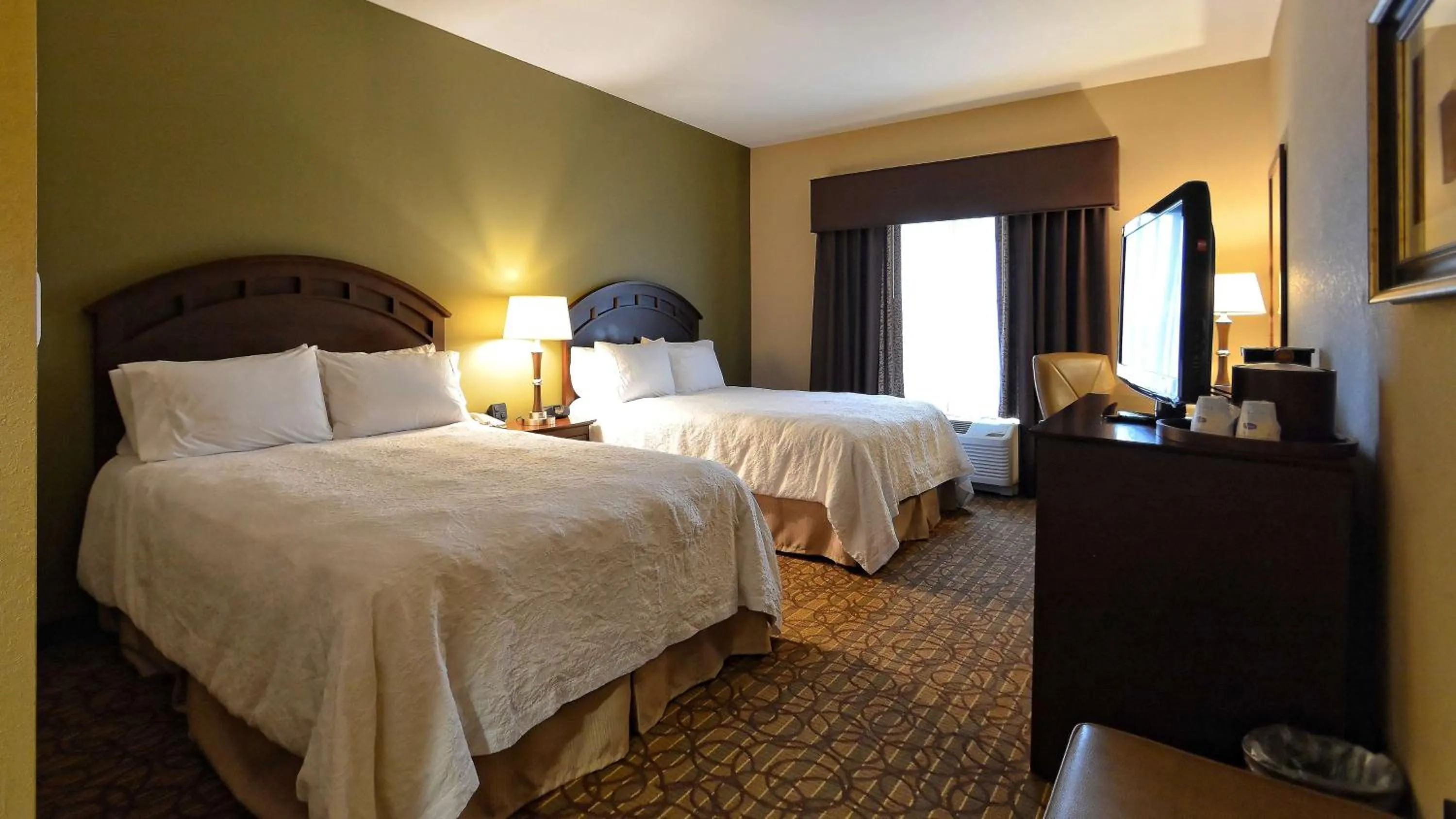 Bed in Hampton Inn Geneseo