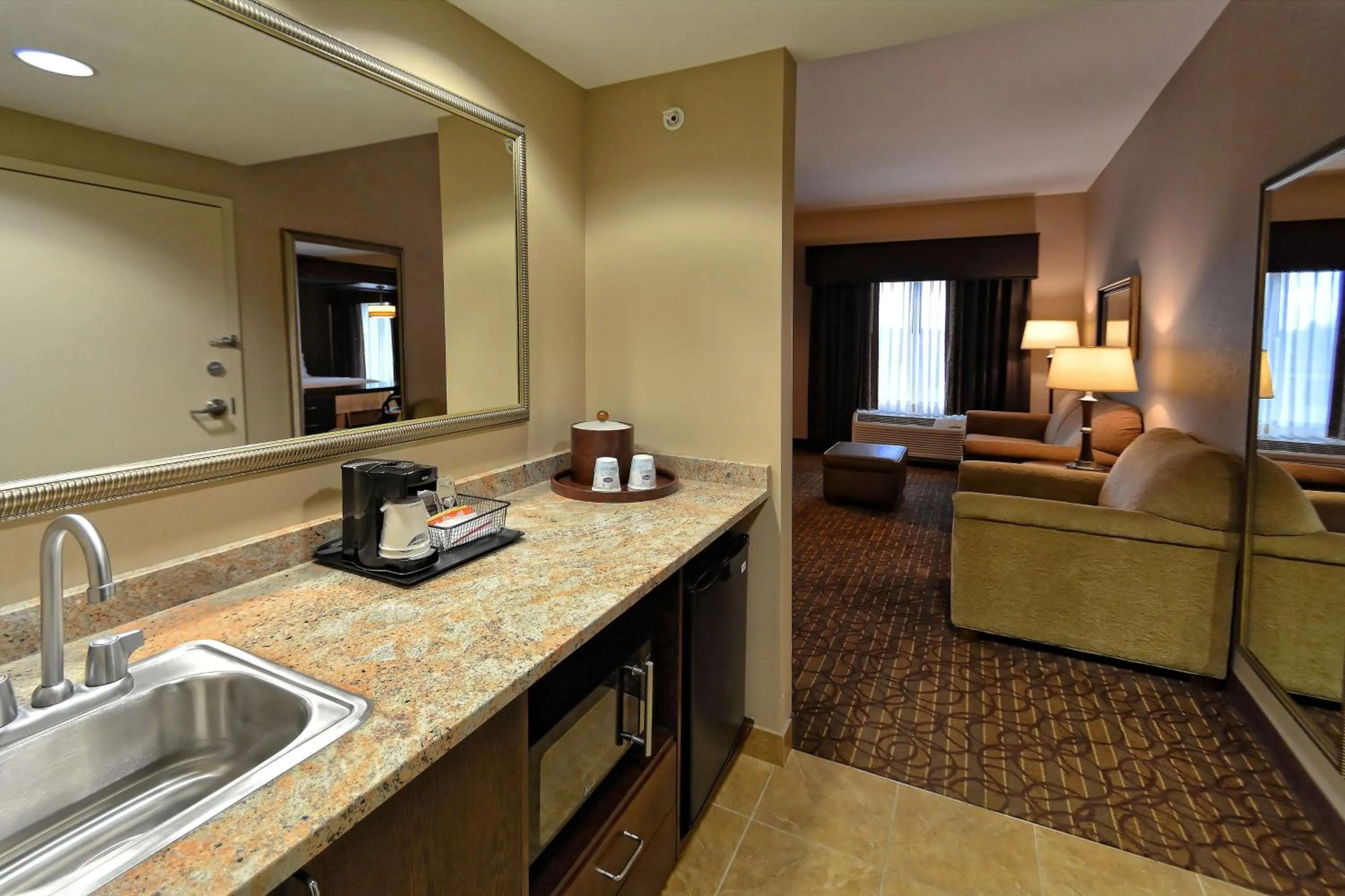 Kitchen or kitchenette in Hampton Inn Geneseo