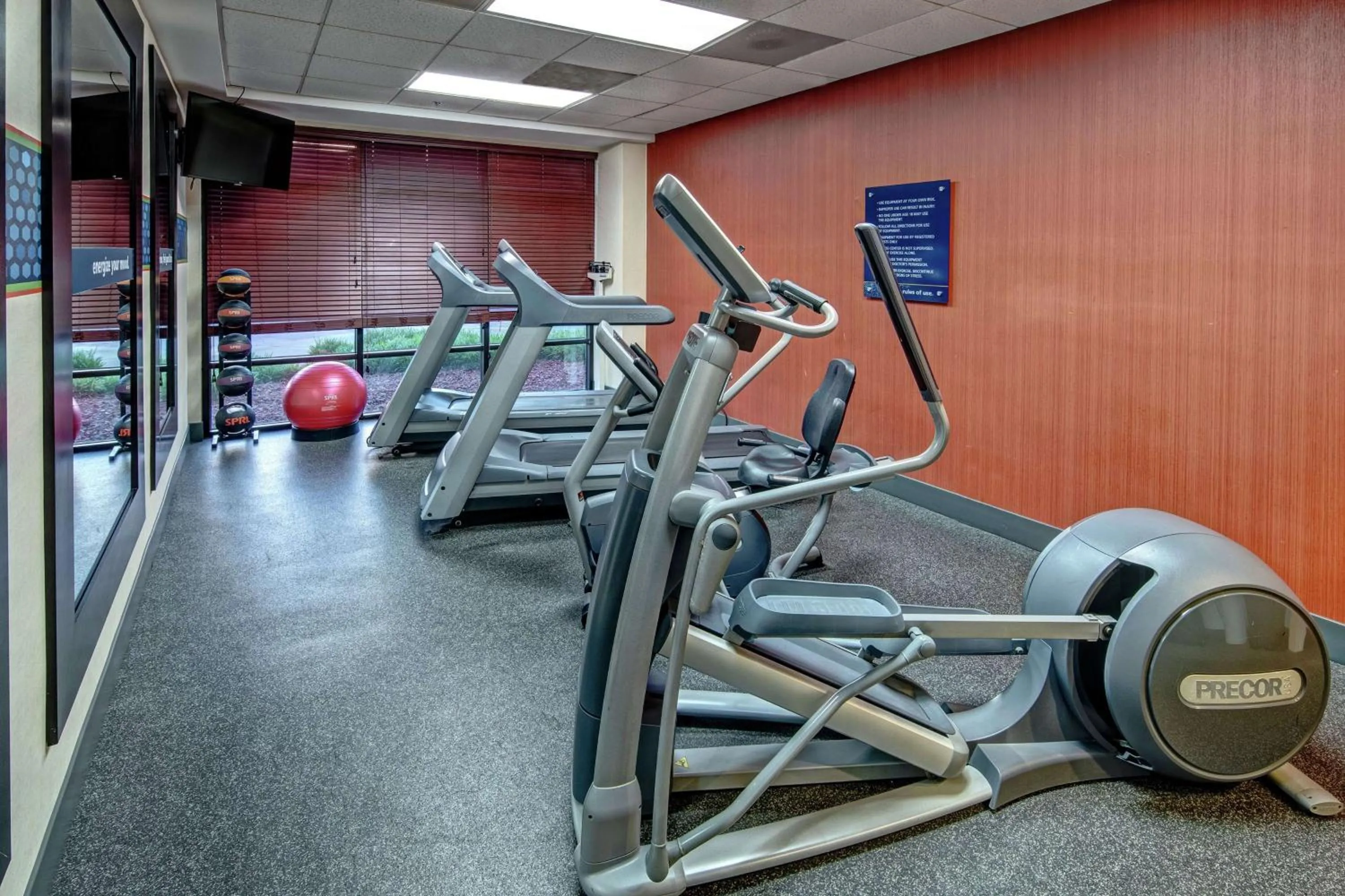 Fitness centre/facilities in Hampton Inn Elizabeth City