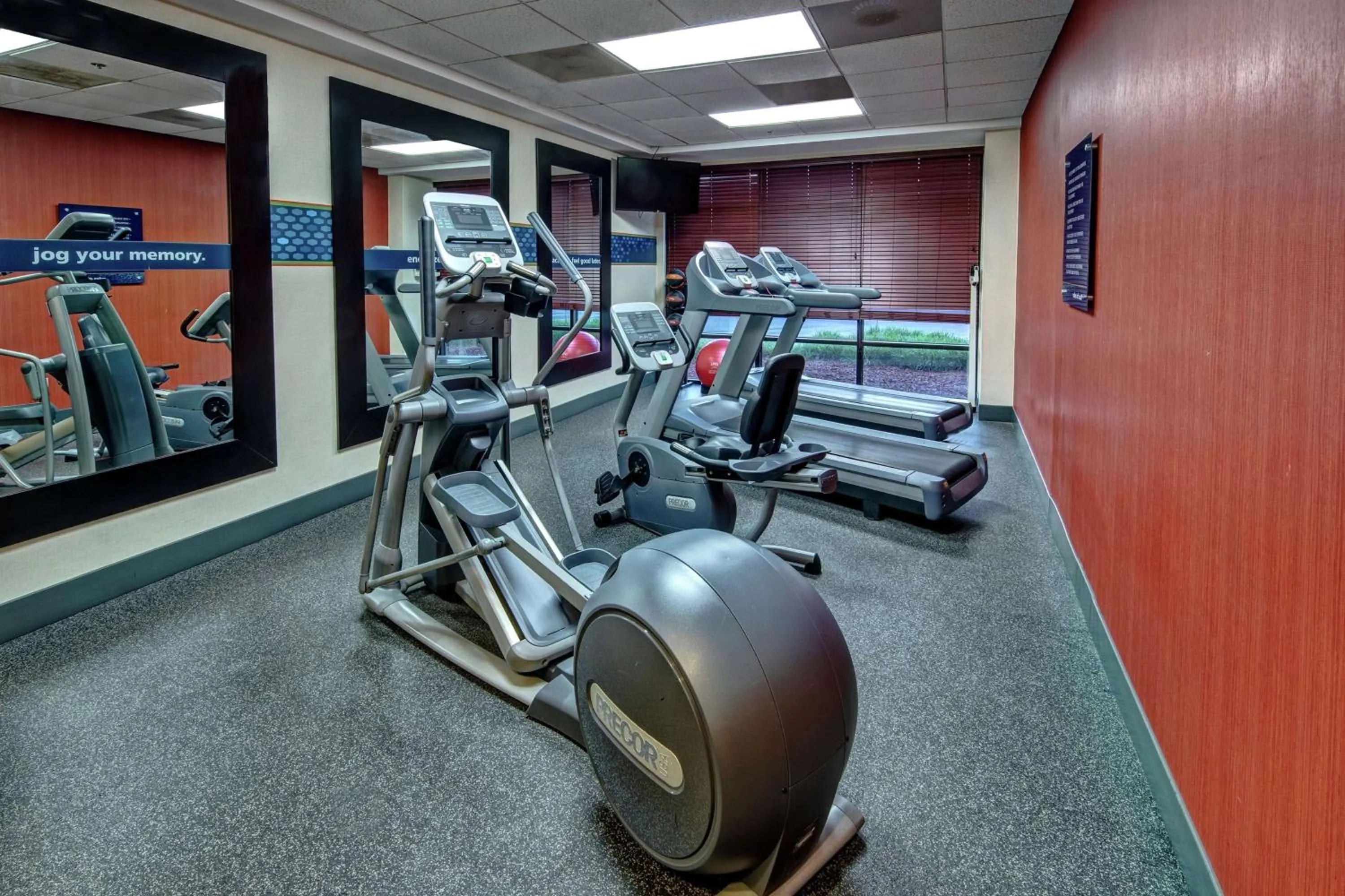 Fitness centre/facilities in Hampton Inn Elizabeth City