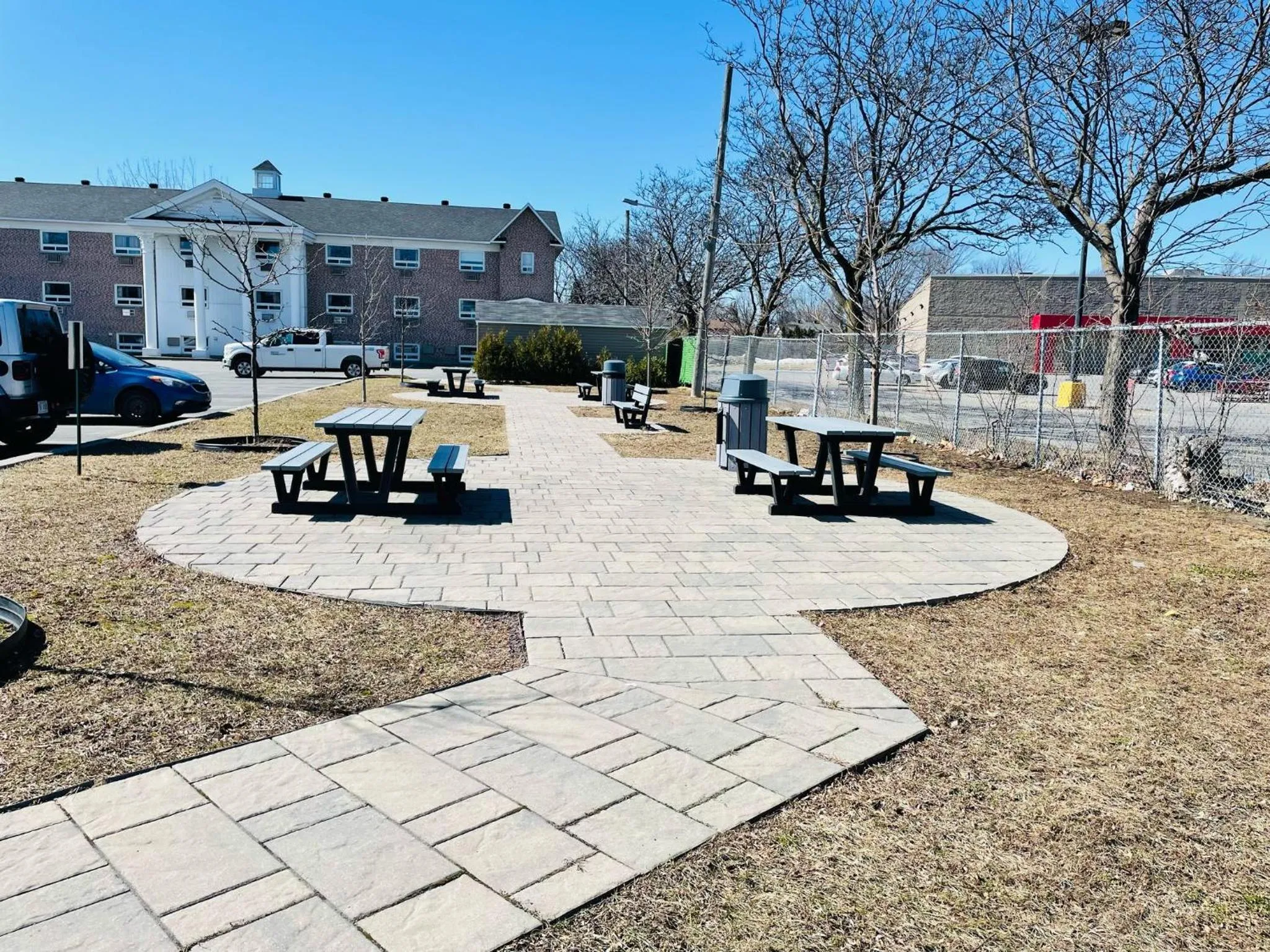 Garden view in Econo Lodge Hotel Brossard