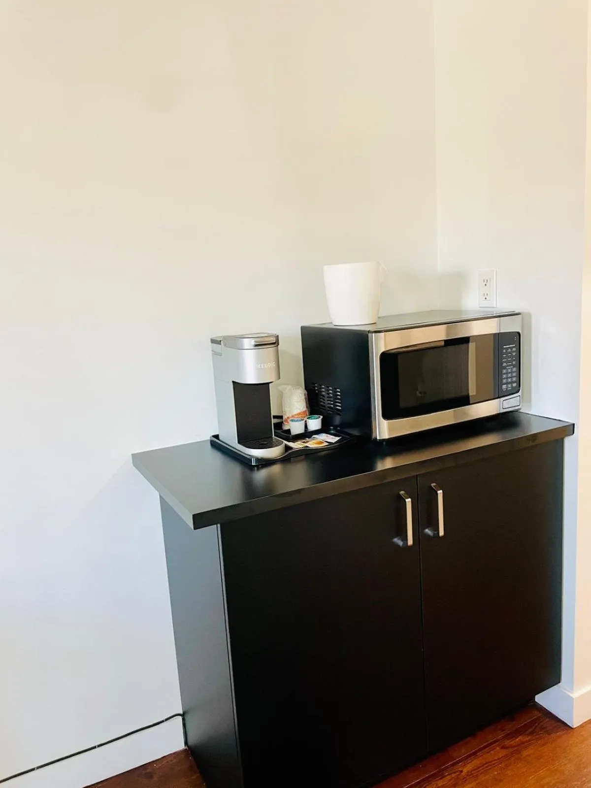 Kitchen or kitchenette in Econo Lodge Hotel Brossard