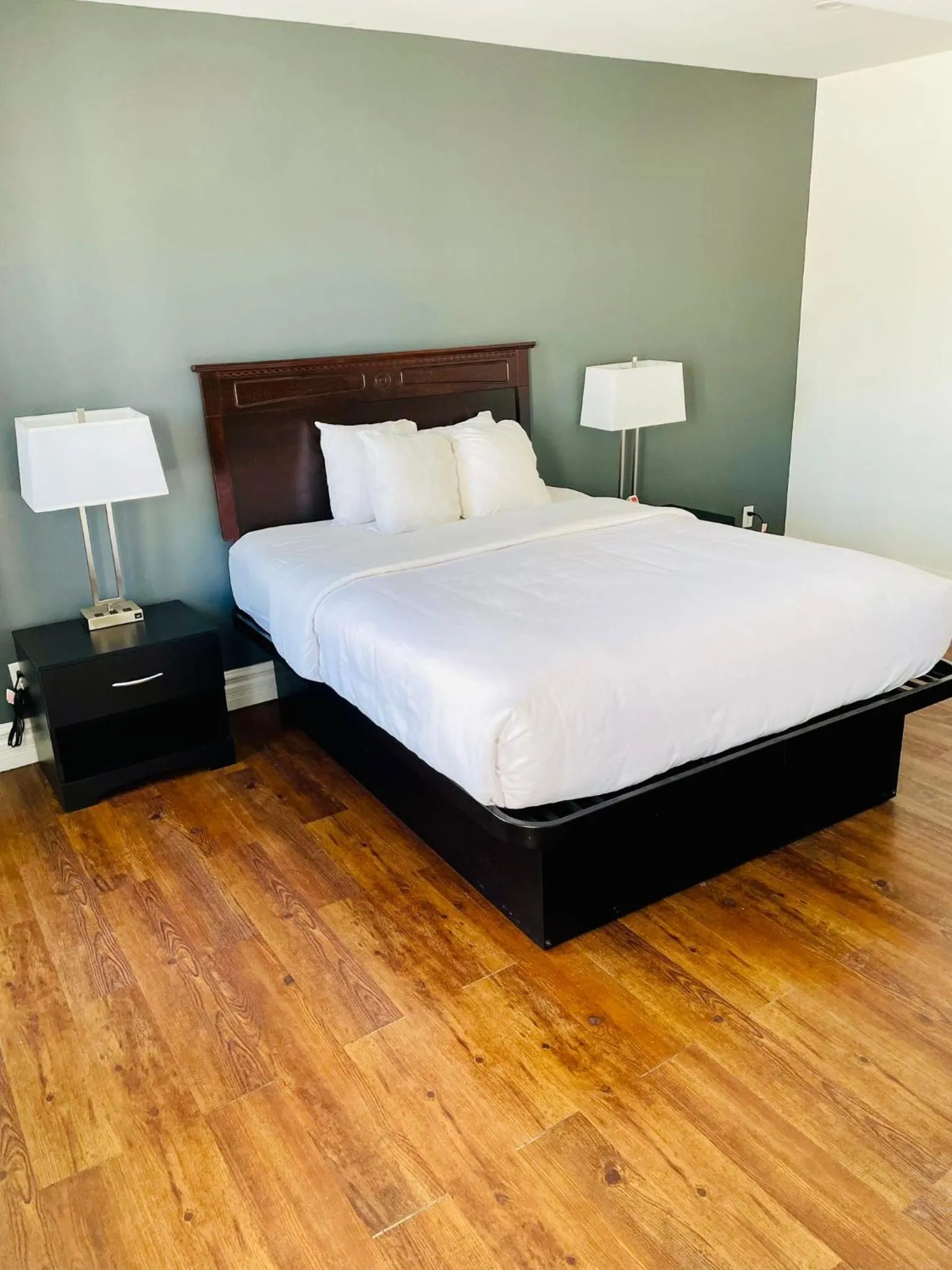 Bedroom, Bed in Econo Lodge Hotel Brossard