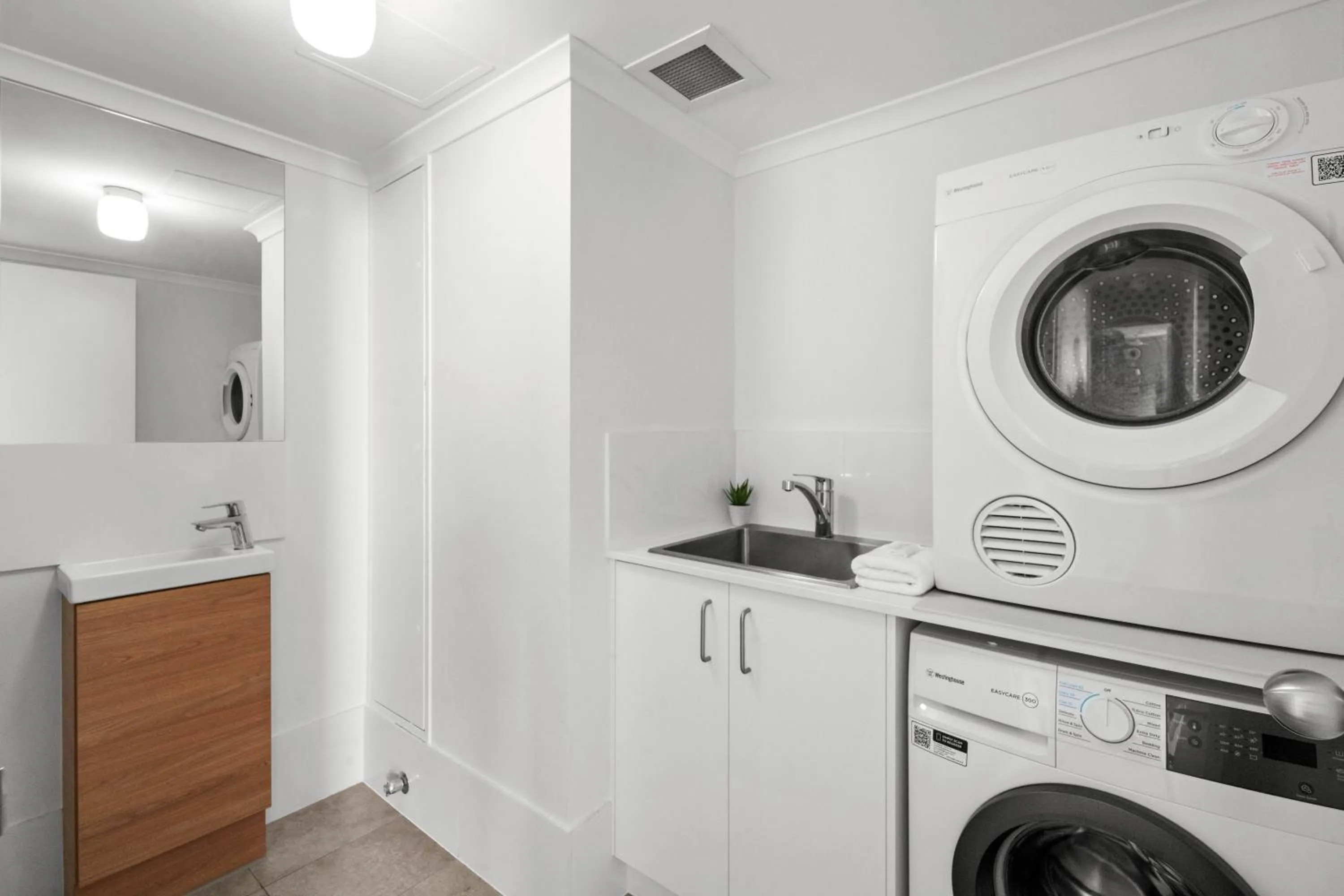 Sandcastles On Currumbin Beachfront, Gold Coast