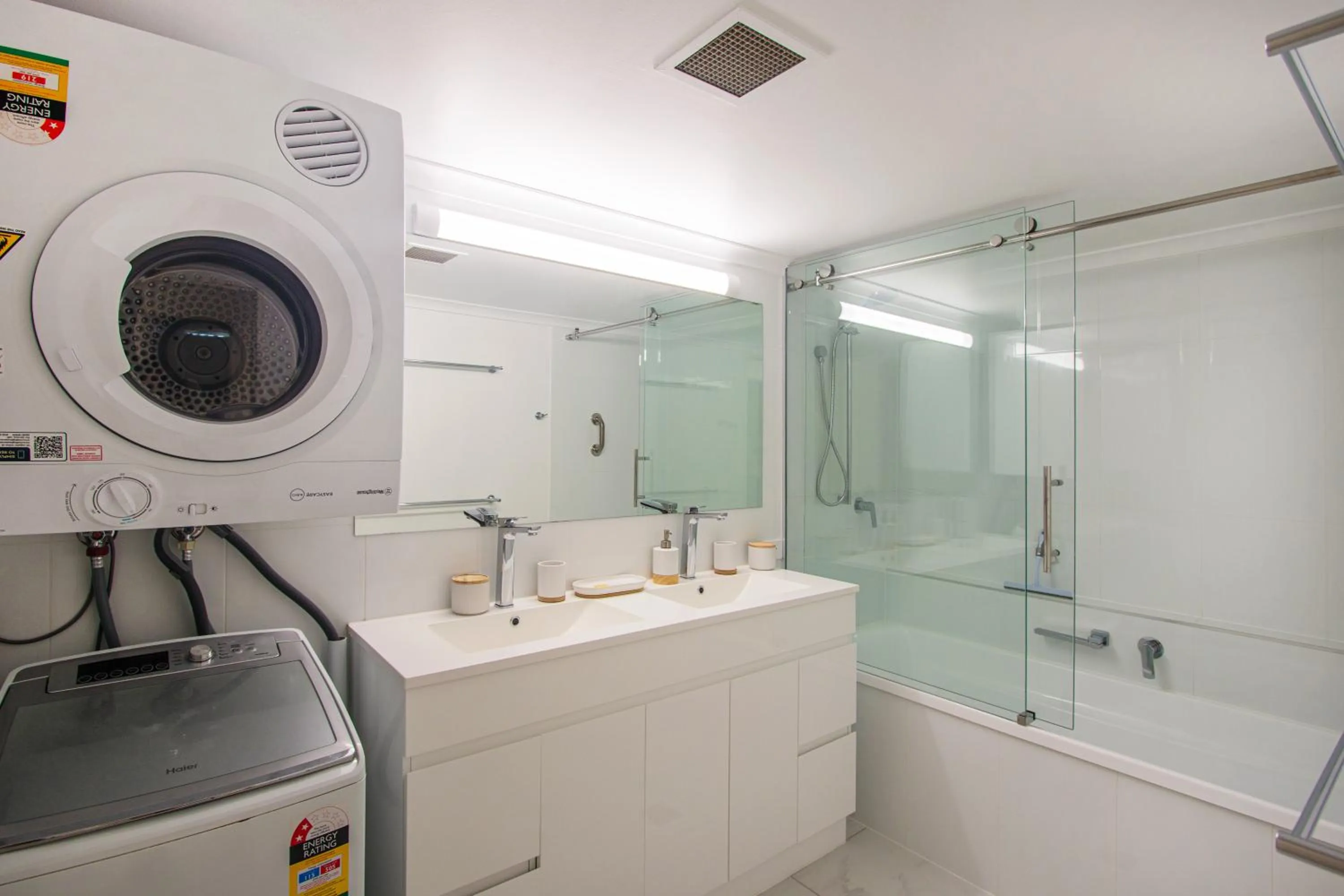 Shower in Sandcastles On Currumbin Beachfront, Gold Coast