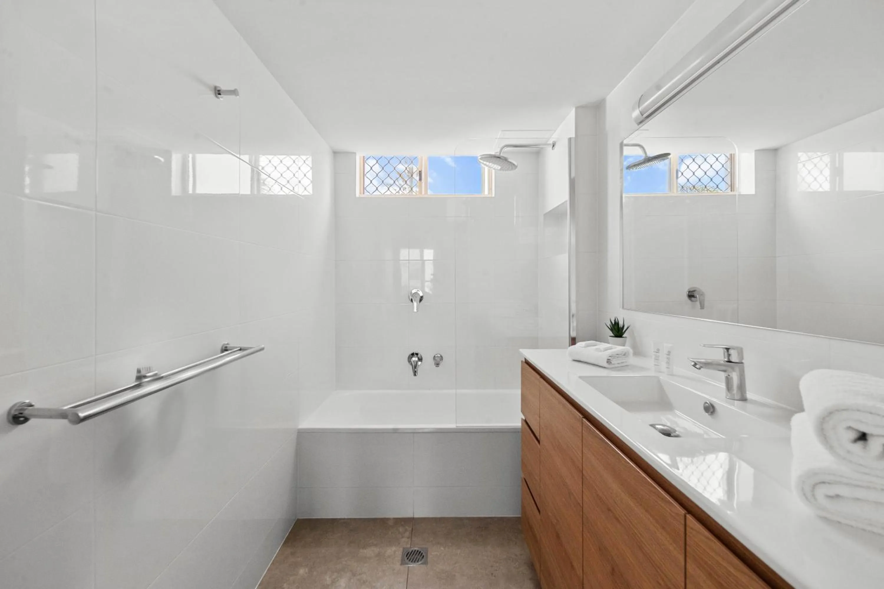 Sandcastles On Currumbin Beachfront, Gold Coast