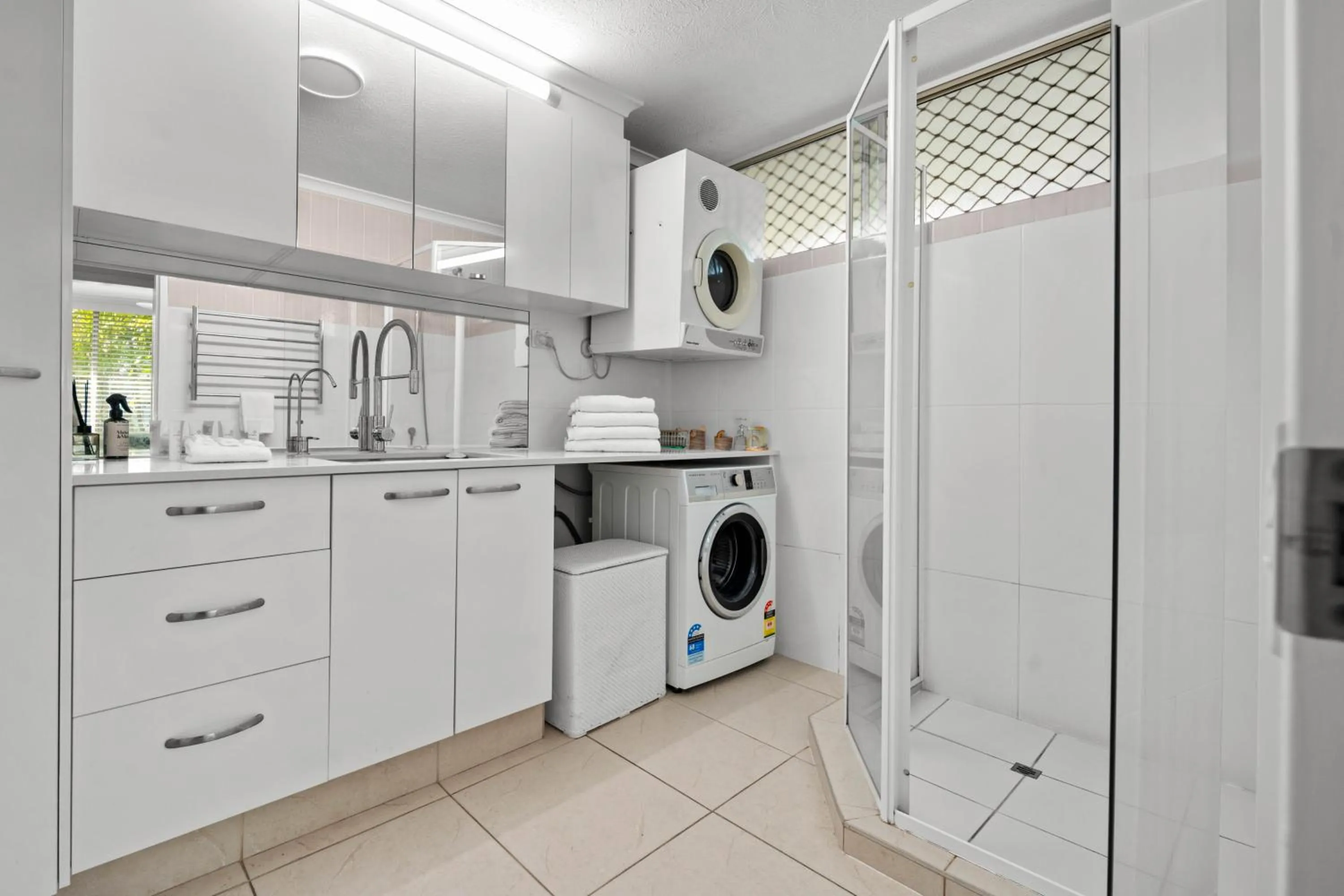 Sandcastles On Currumbin Beachfront, Gold Coast