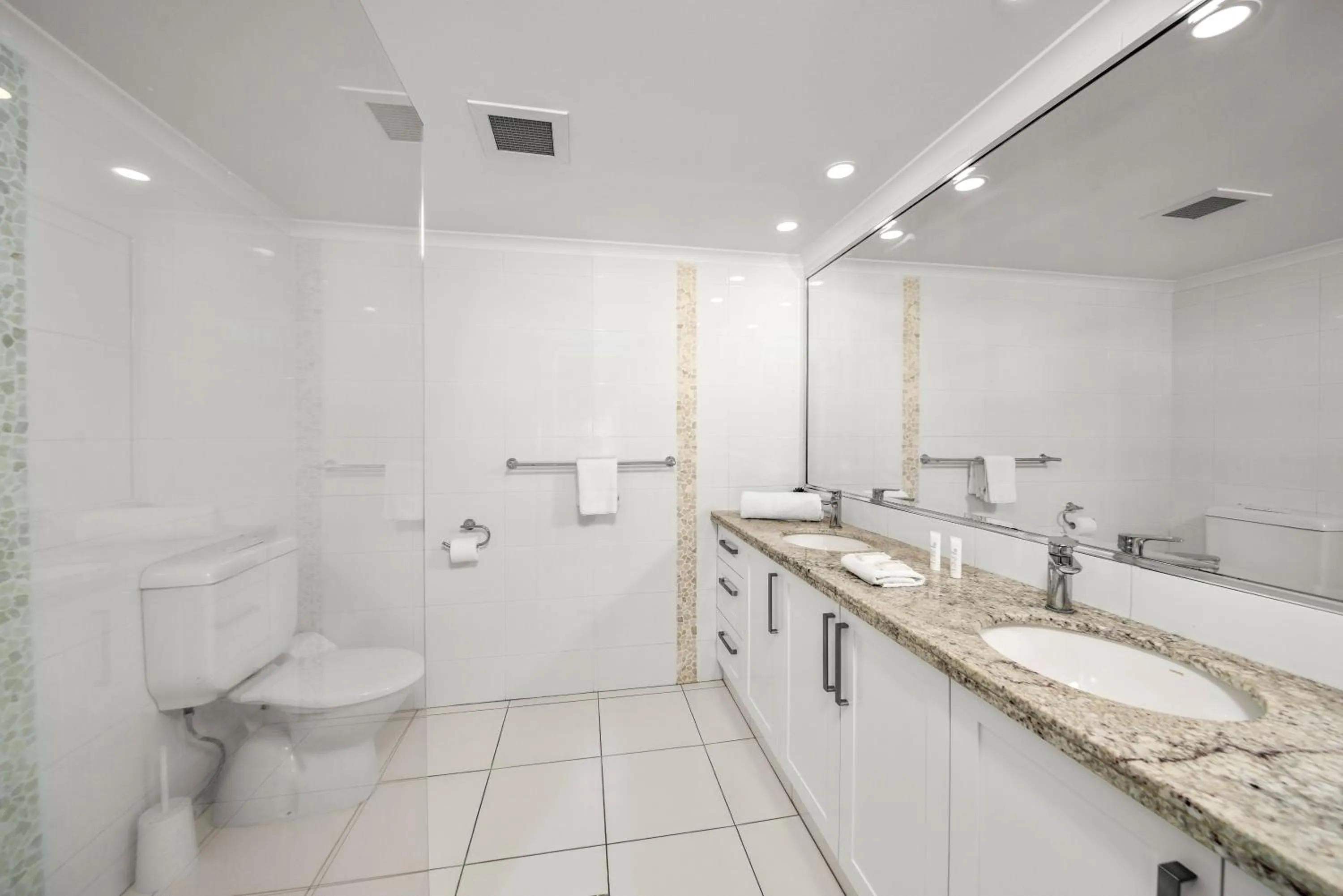 Sandcastles On Currumbin Beachfront, Gold Coast