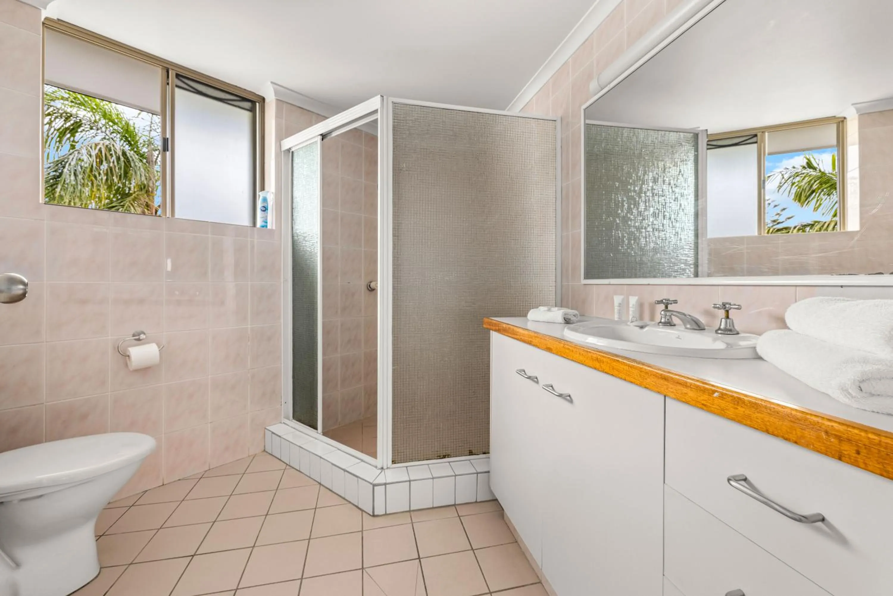 Sandcastles On Currumbin Beachfront, Gold Coast