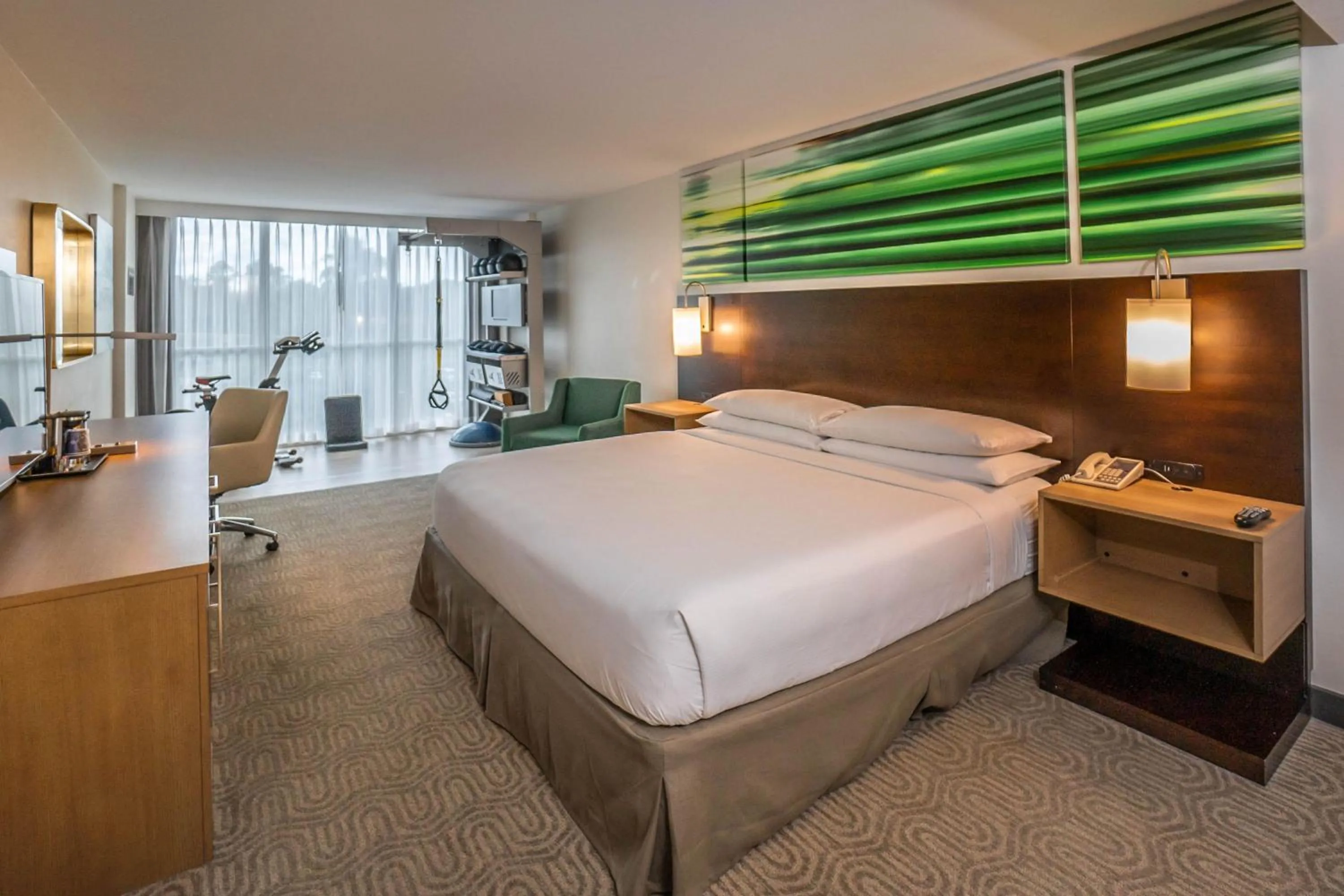 Bed in DoubleTree by Hilton at the Entrance to Universal Orlando