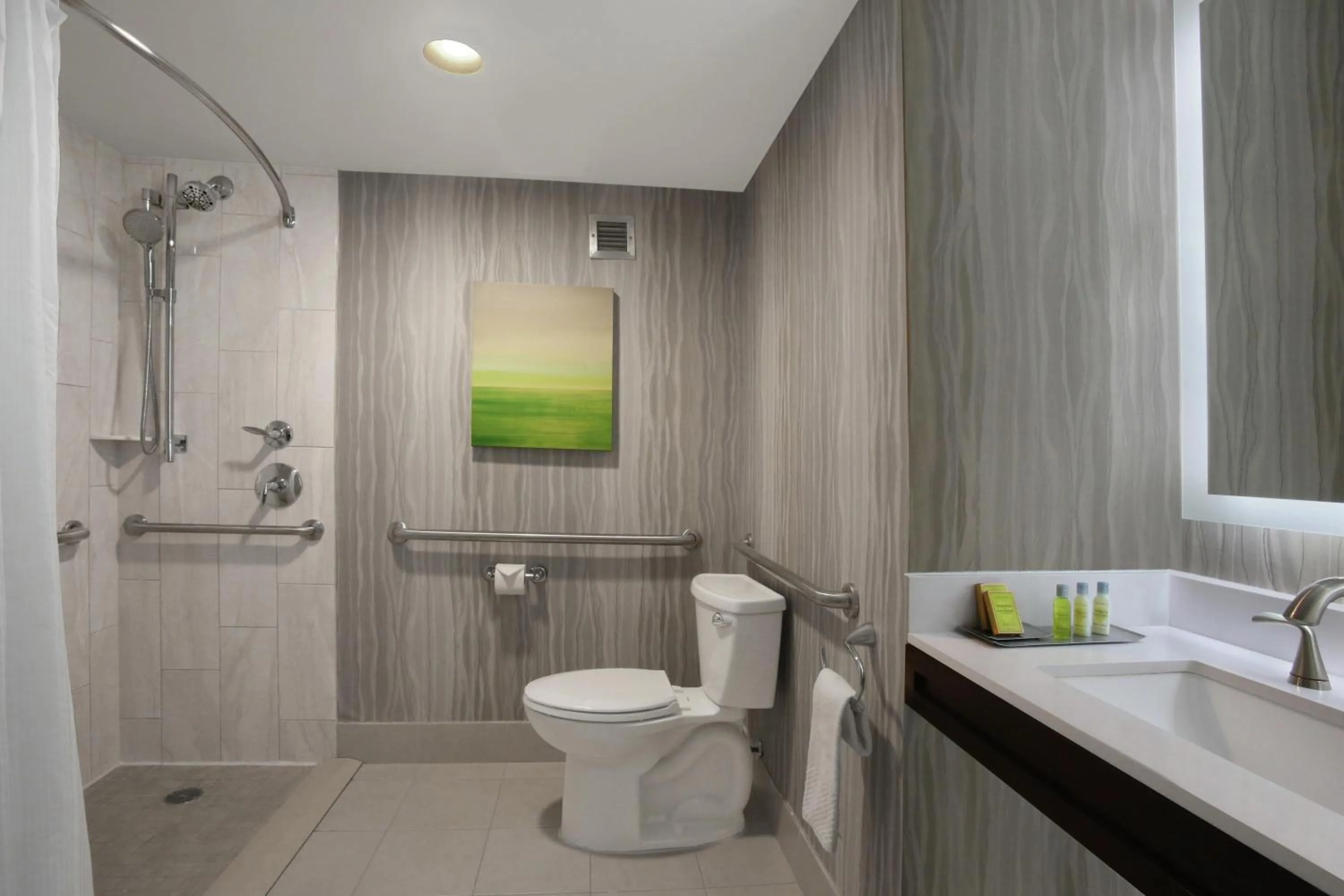 Bathroom in DoubleTree by Hilton at the Entrance to Universal Orlando