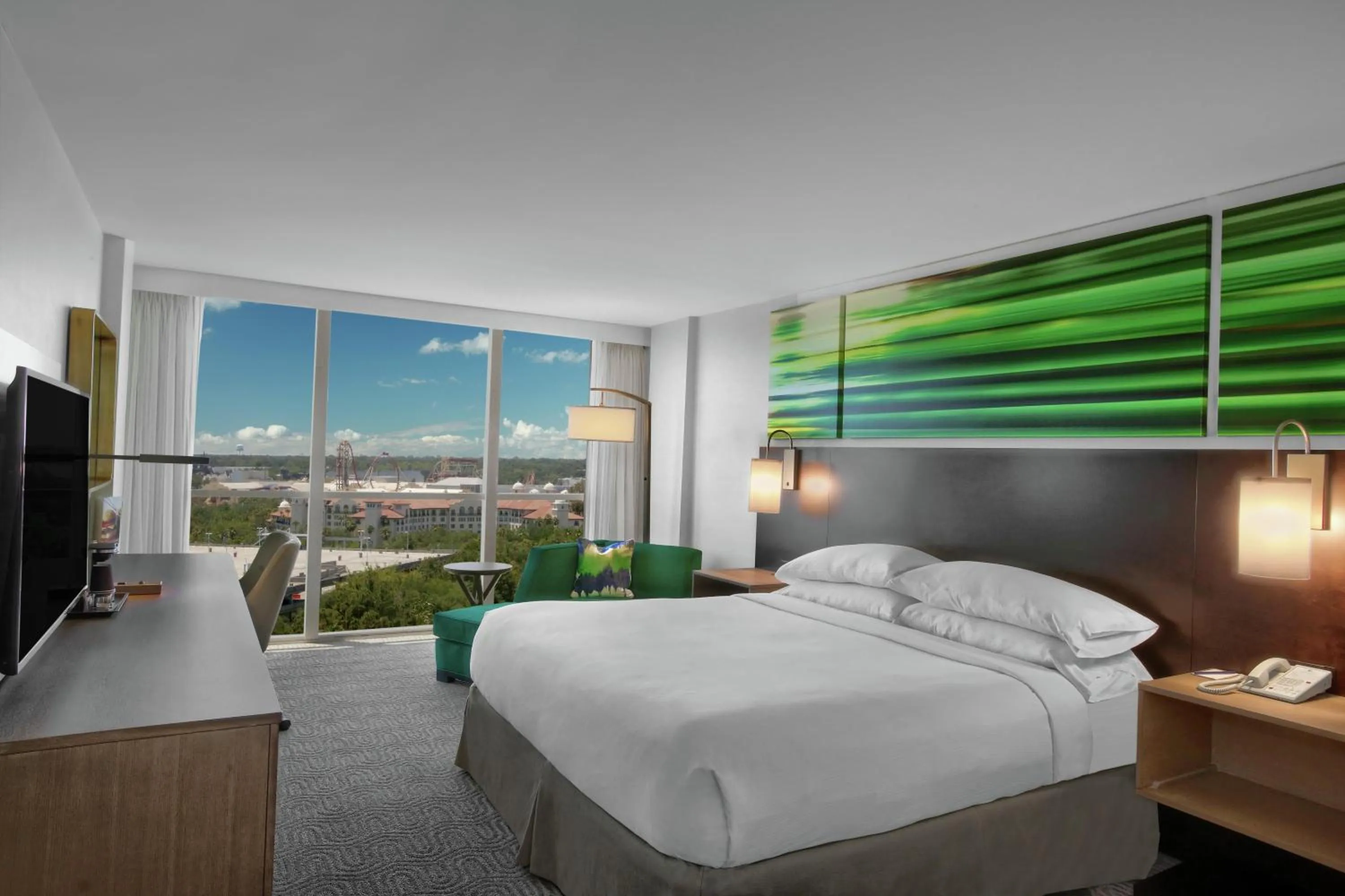 Bed in DoubleTree by Hilton at the Entrance to Universal Orlando