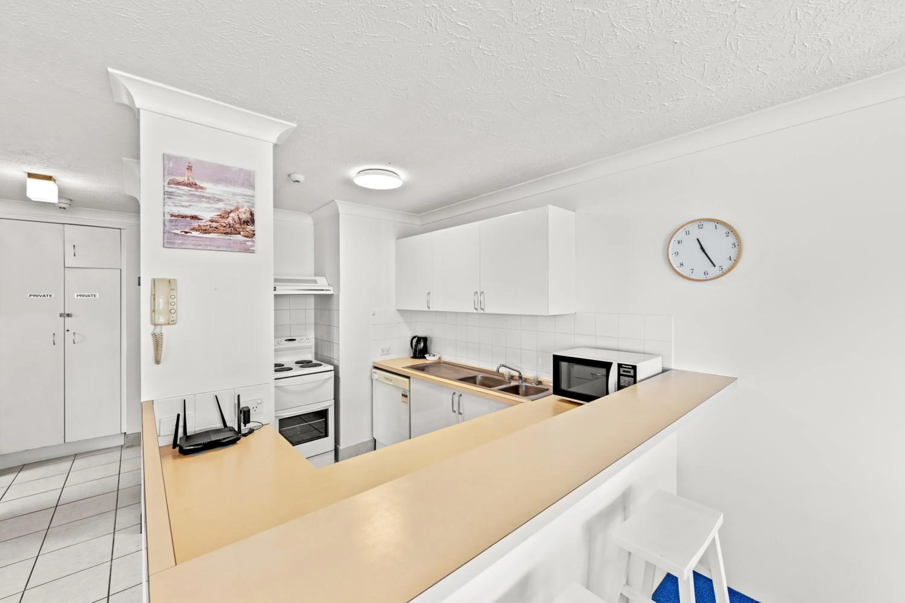 Kitchen or kitchenette in Burleigh Beach Tower