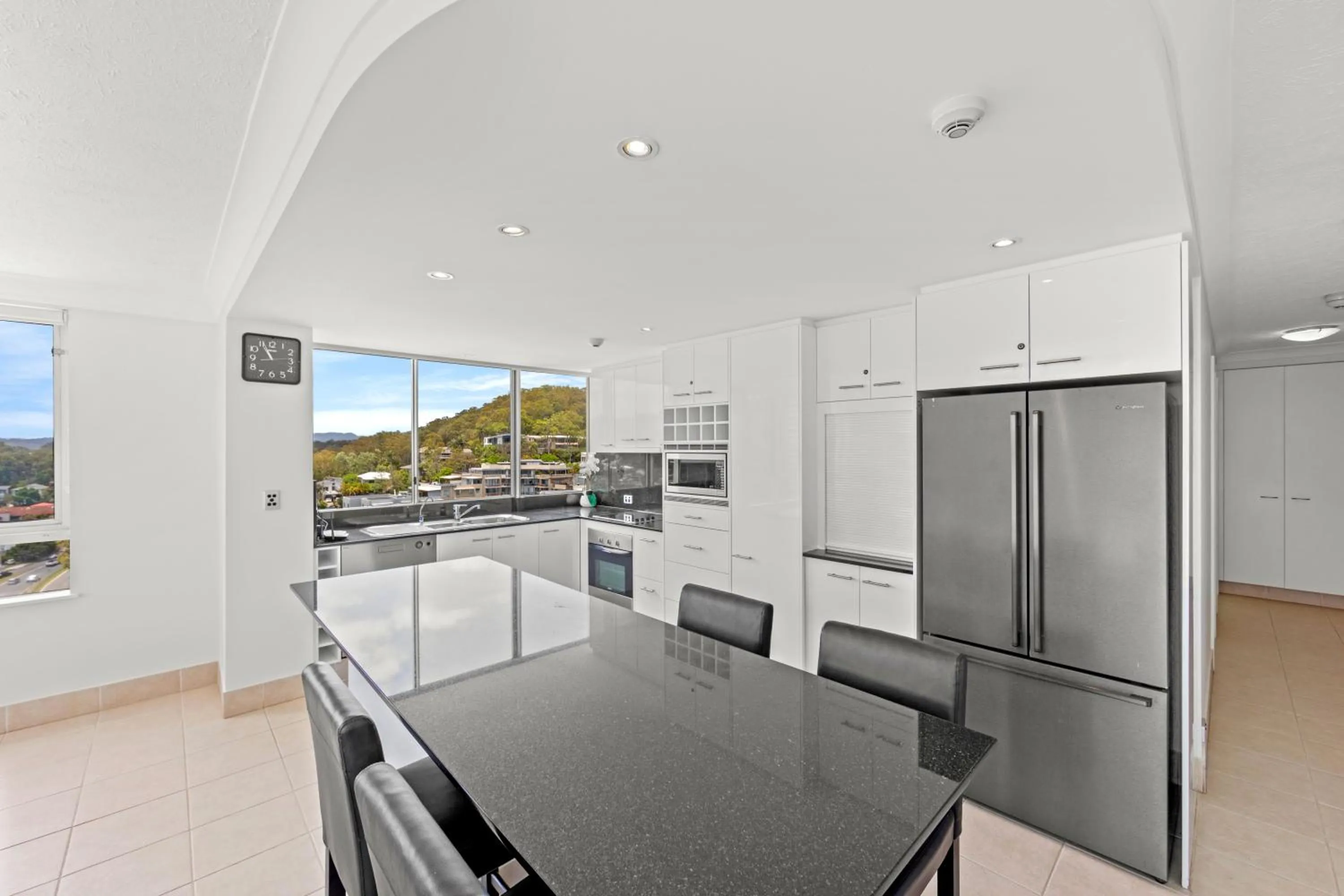 Kitchen or kitchenette in Burleigh Beach Tower