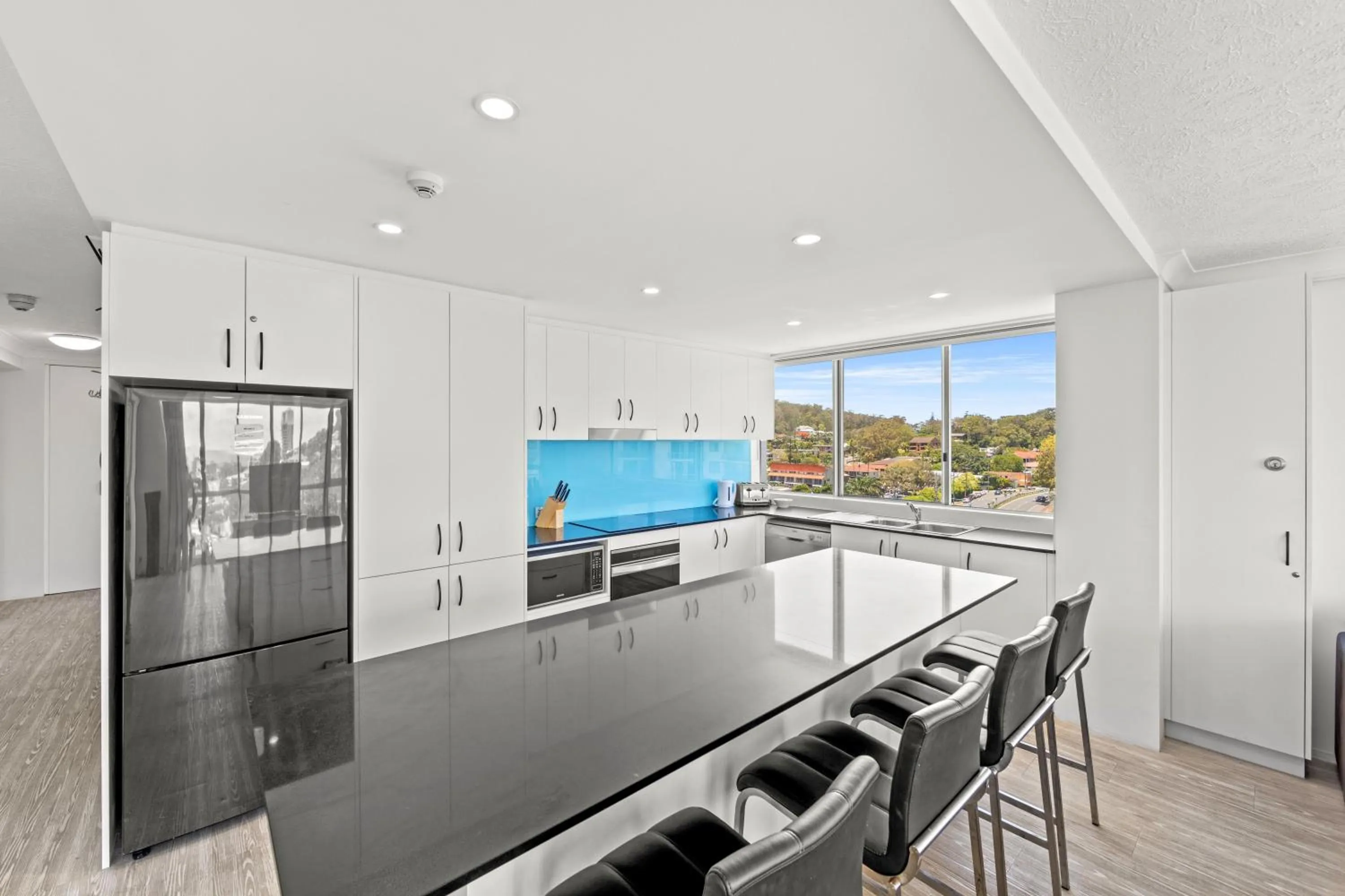 Kitchen or kitchenette in Burleigh Beach Tower