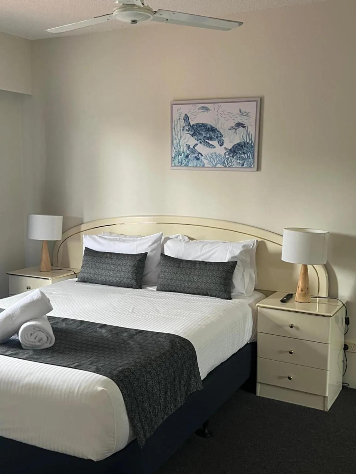 Bedroom, Bed in White Crest Apartments