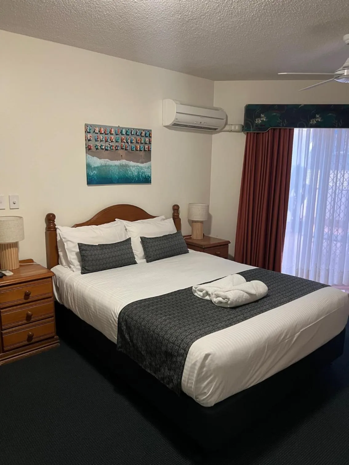 Bedroom, Bed in White Crest Apartments