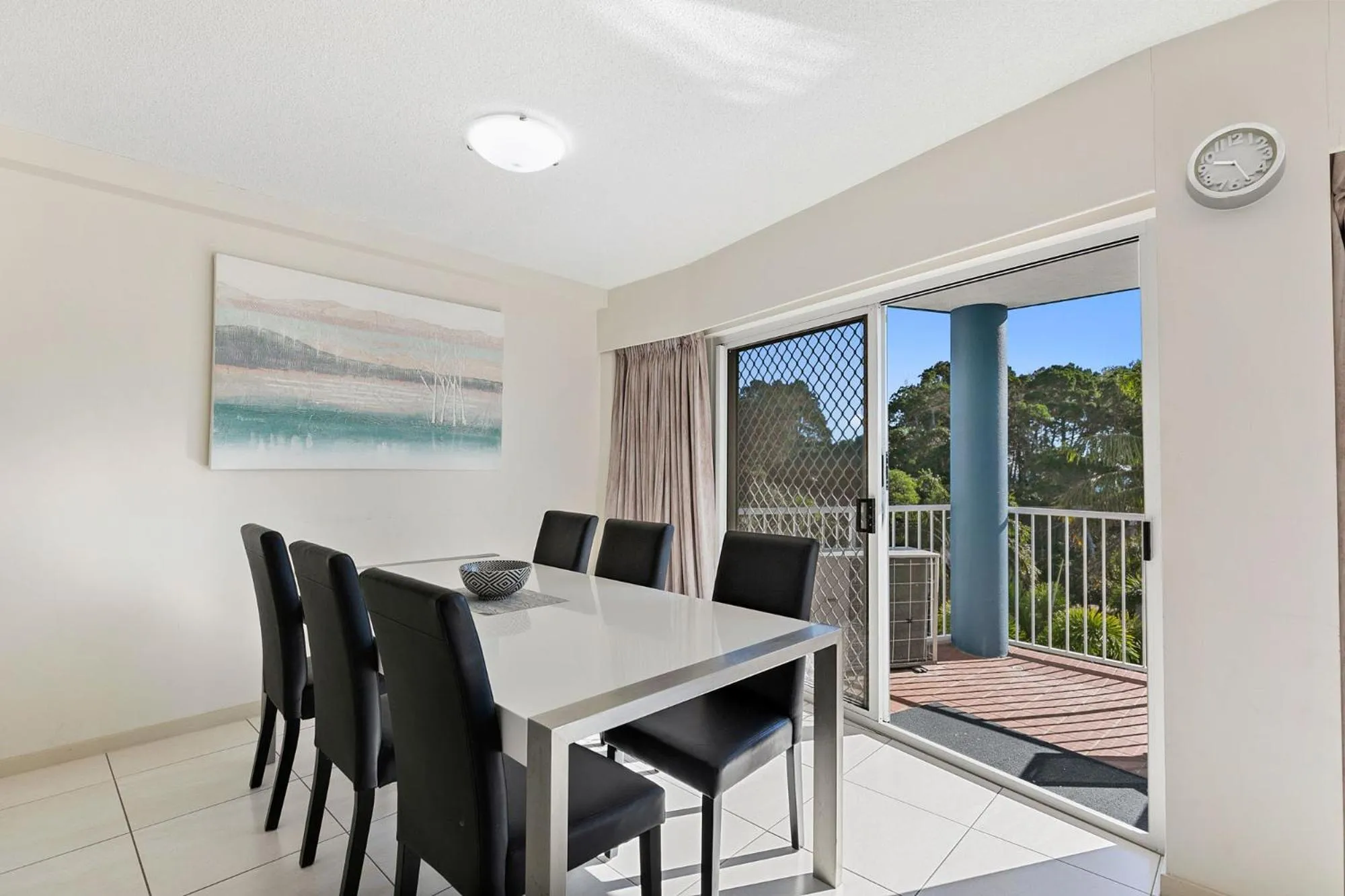 Dining area in White Crest Apartments