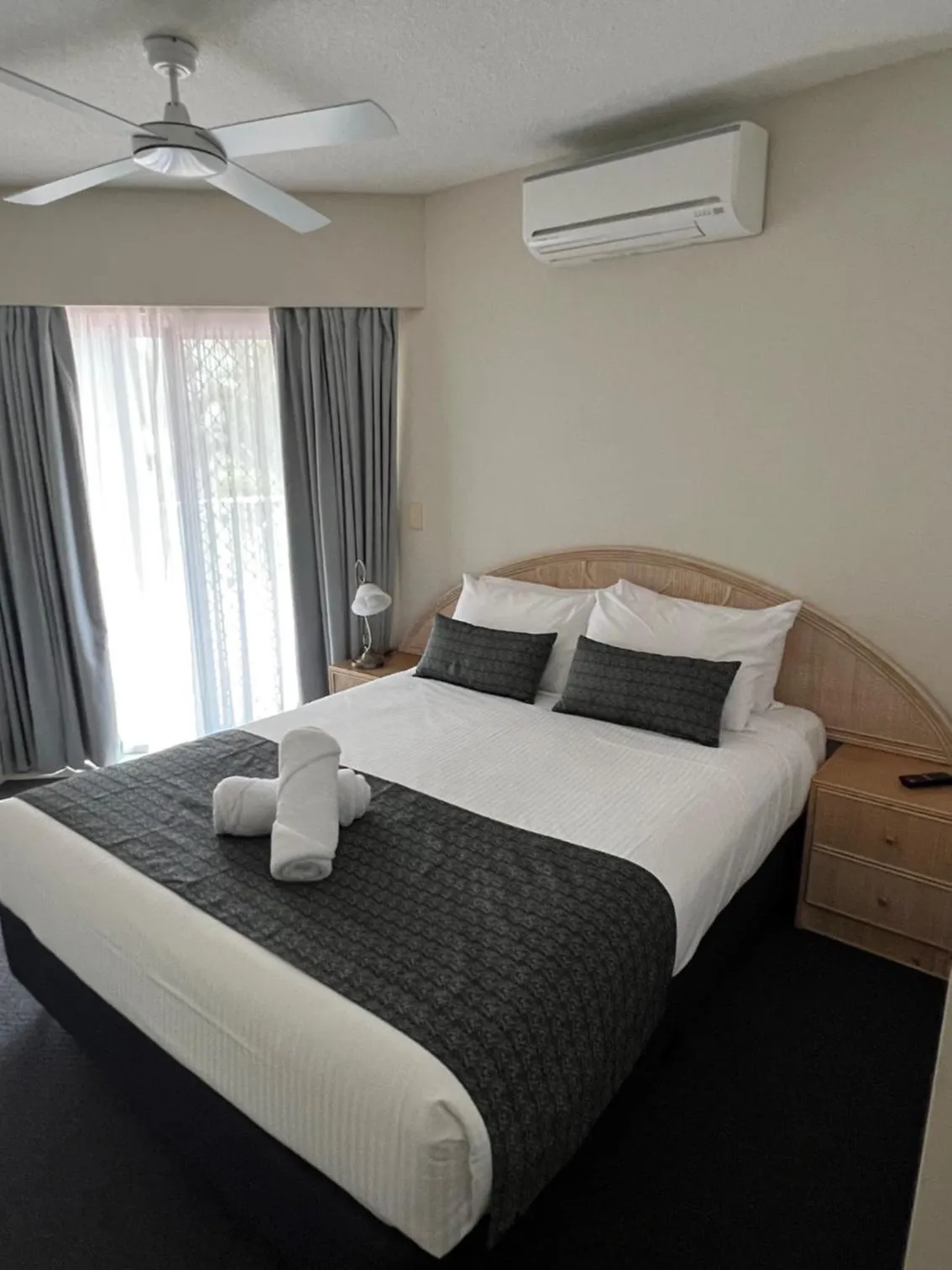 Bedroom, Bed in White Crest Apartments