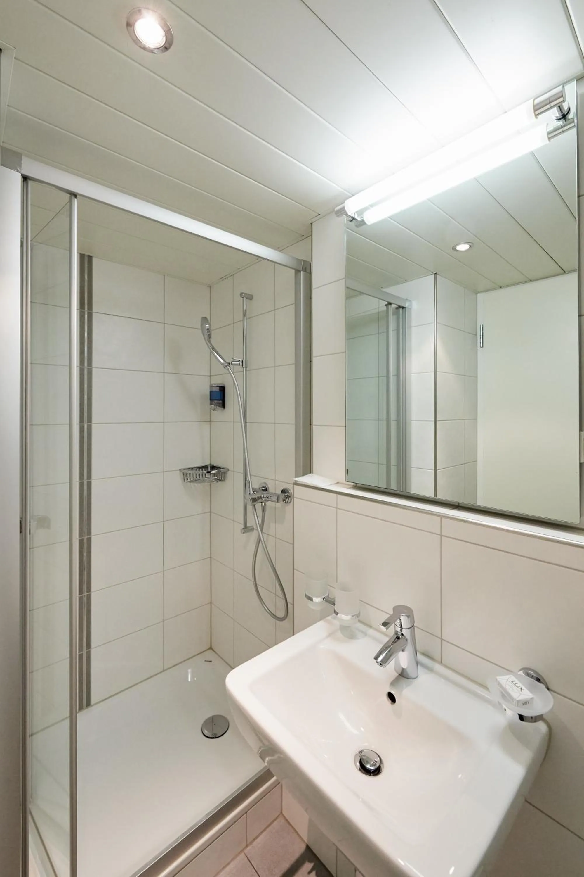 Shower in Hotel Restaurant zum goldenen Kopf