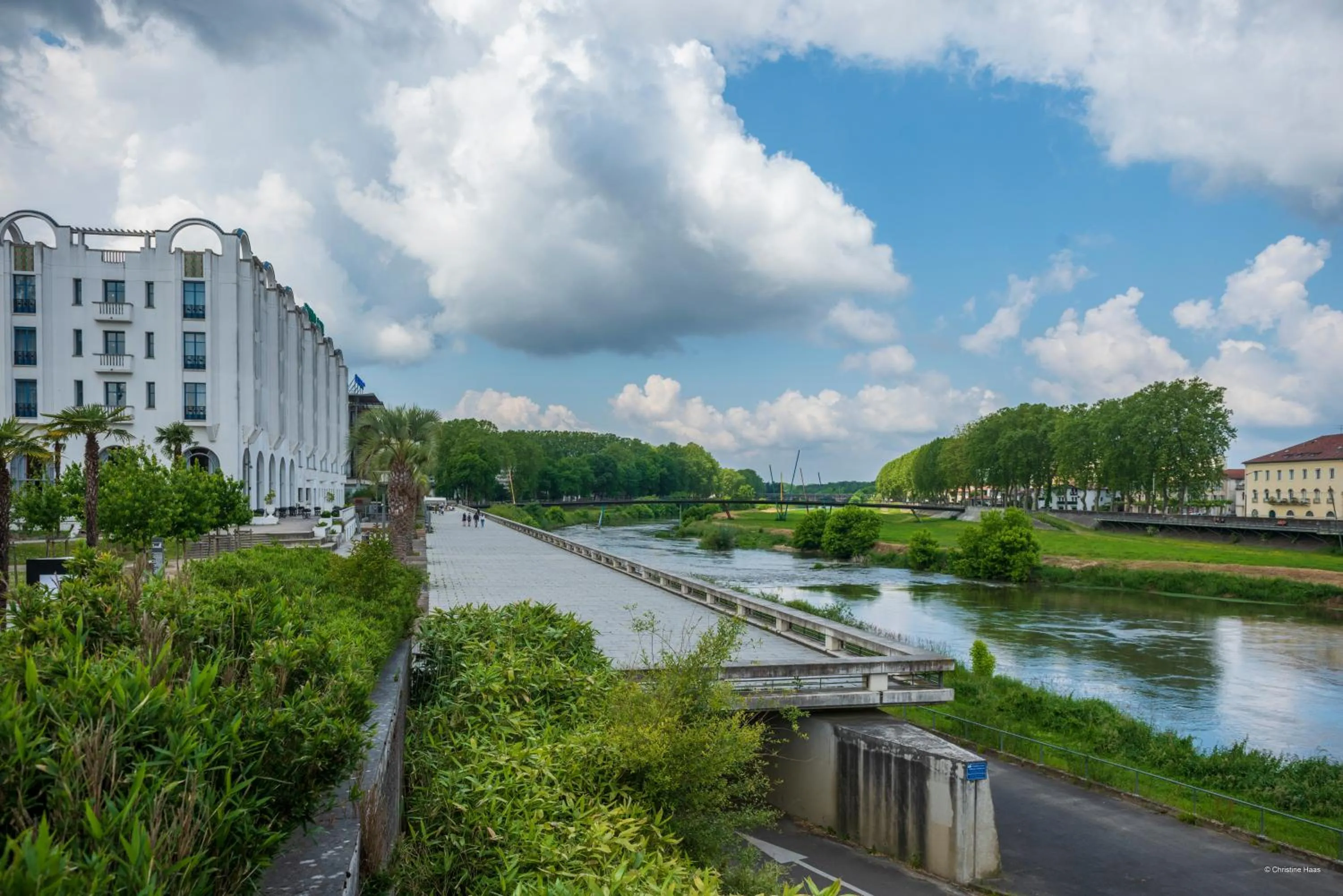 Nearby landmark in CERISE Dax - Les Jardins du Lac