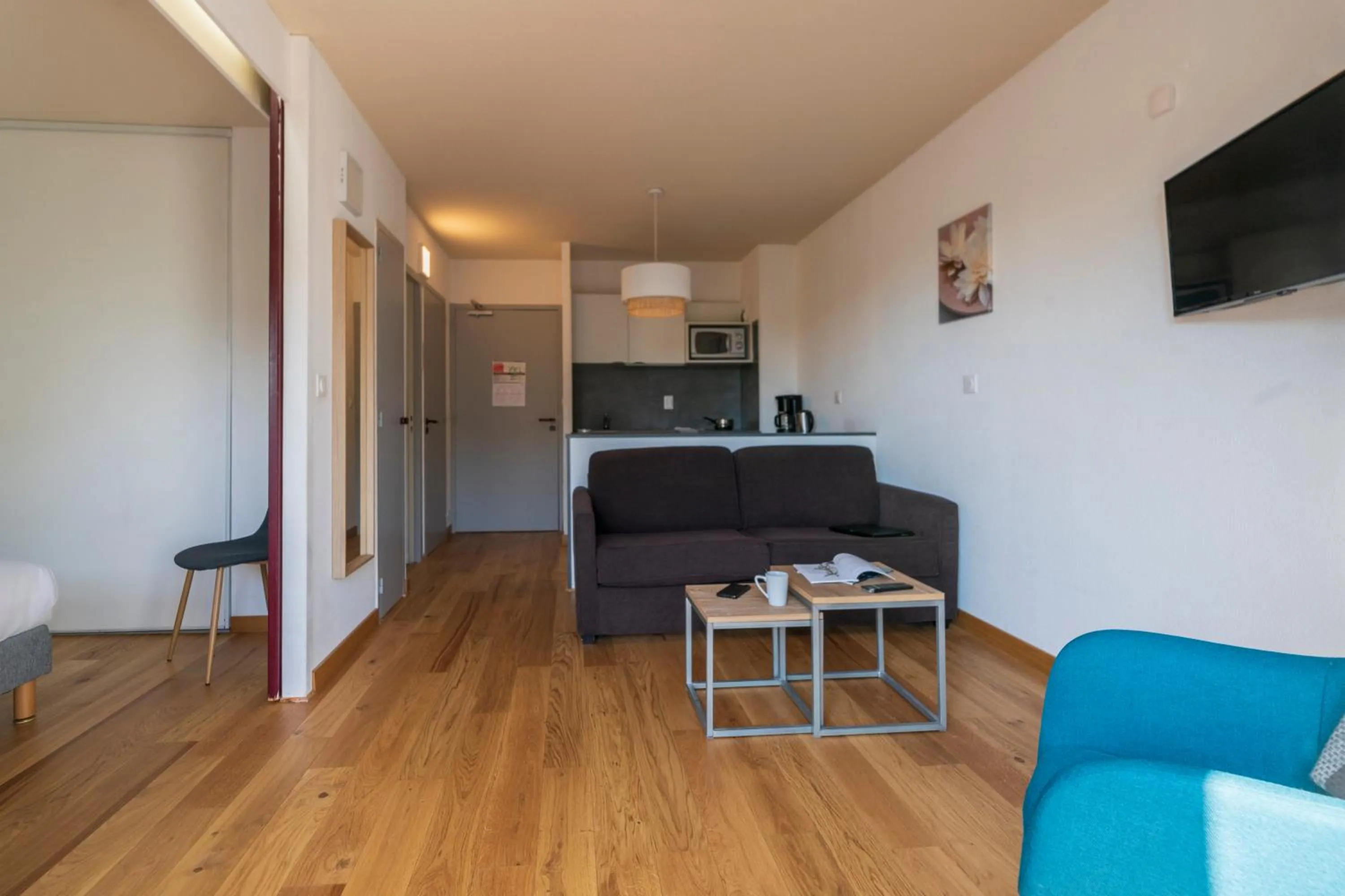 Living room, Bed in CERISE Dax - Les Jardins du Lac