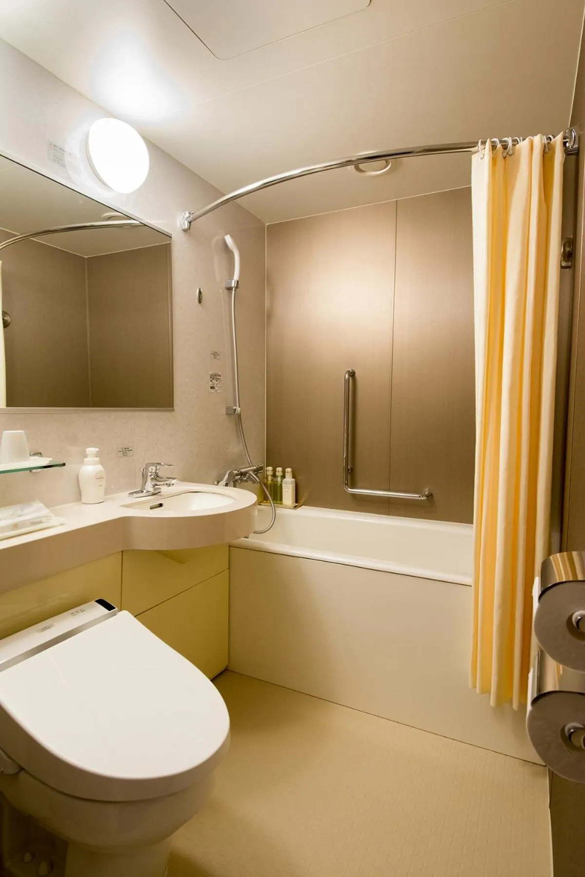 Shower in Toshi Center Hotel