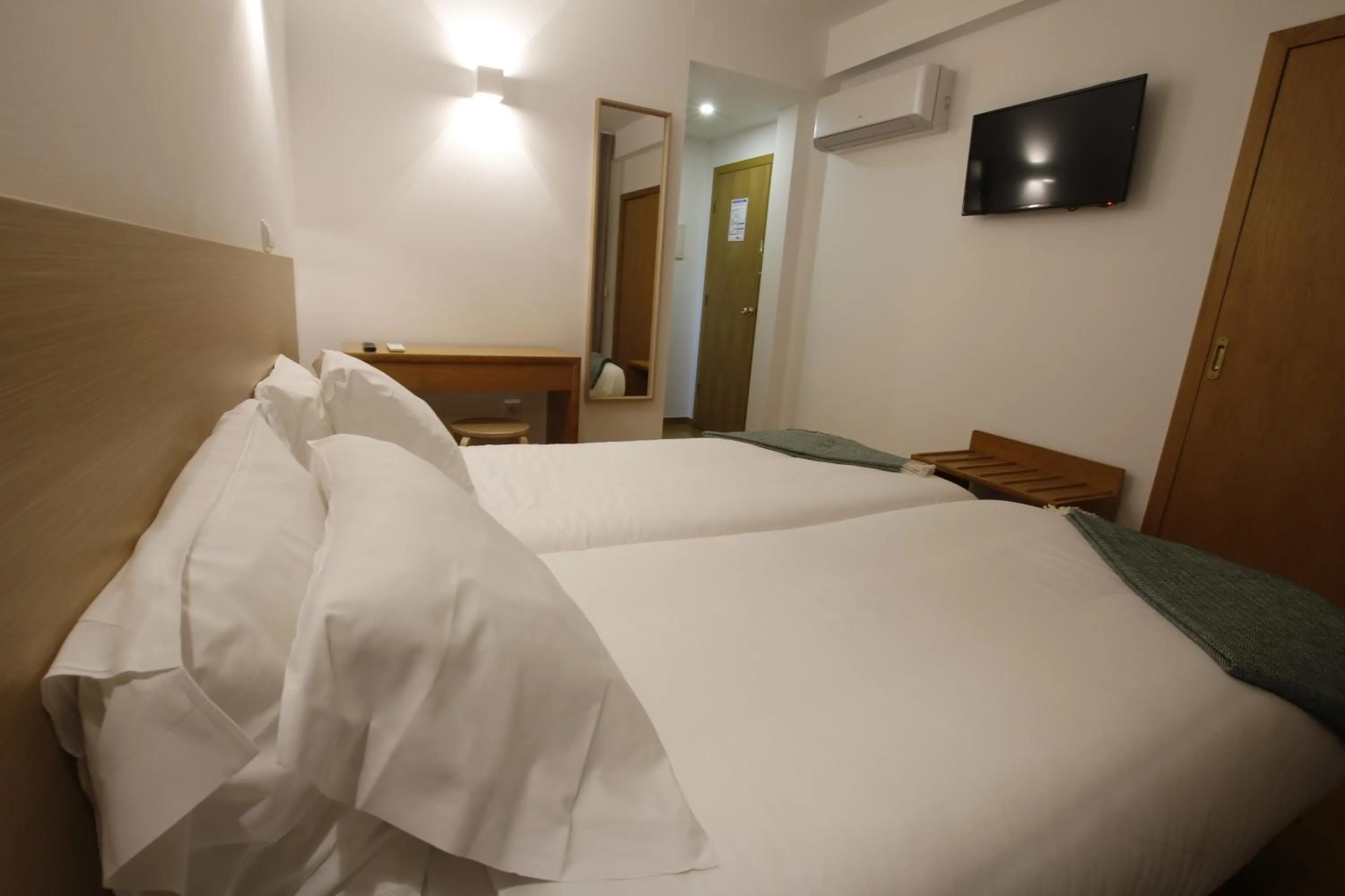 Photo of the whole room, Bed in Baixa Hotel