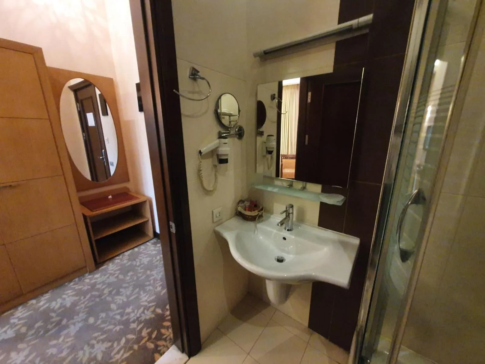 Shower in Riviera Hotel