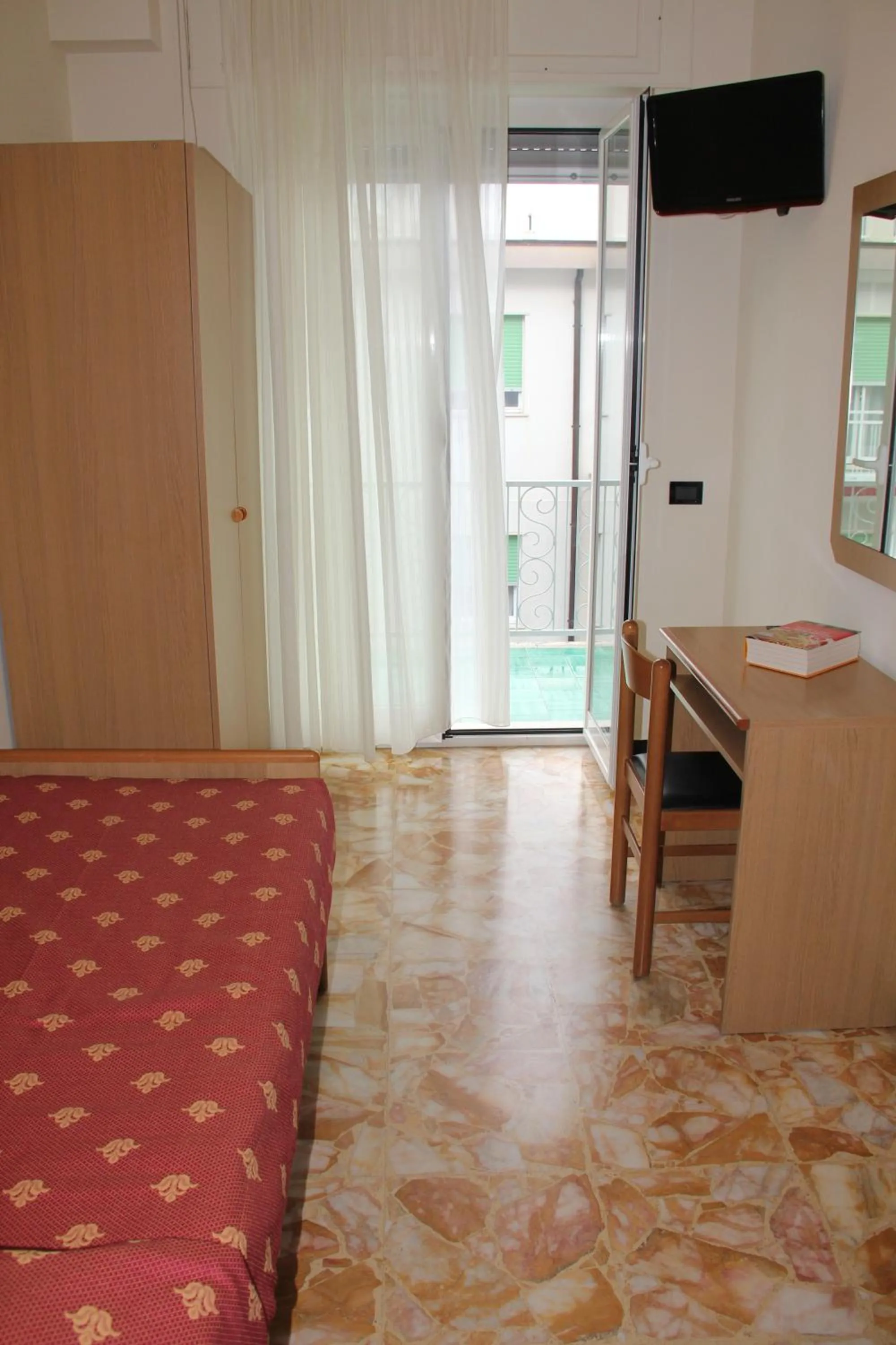 Photo of the whole room, Bed in Hotel Garden