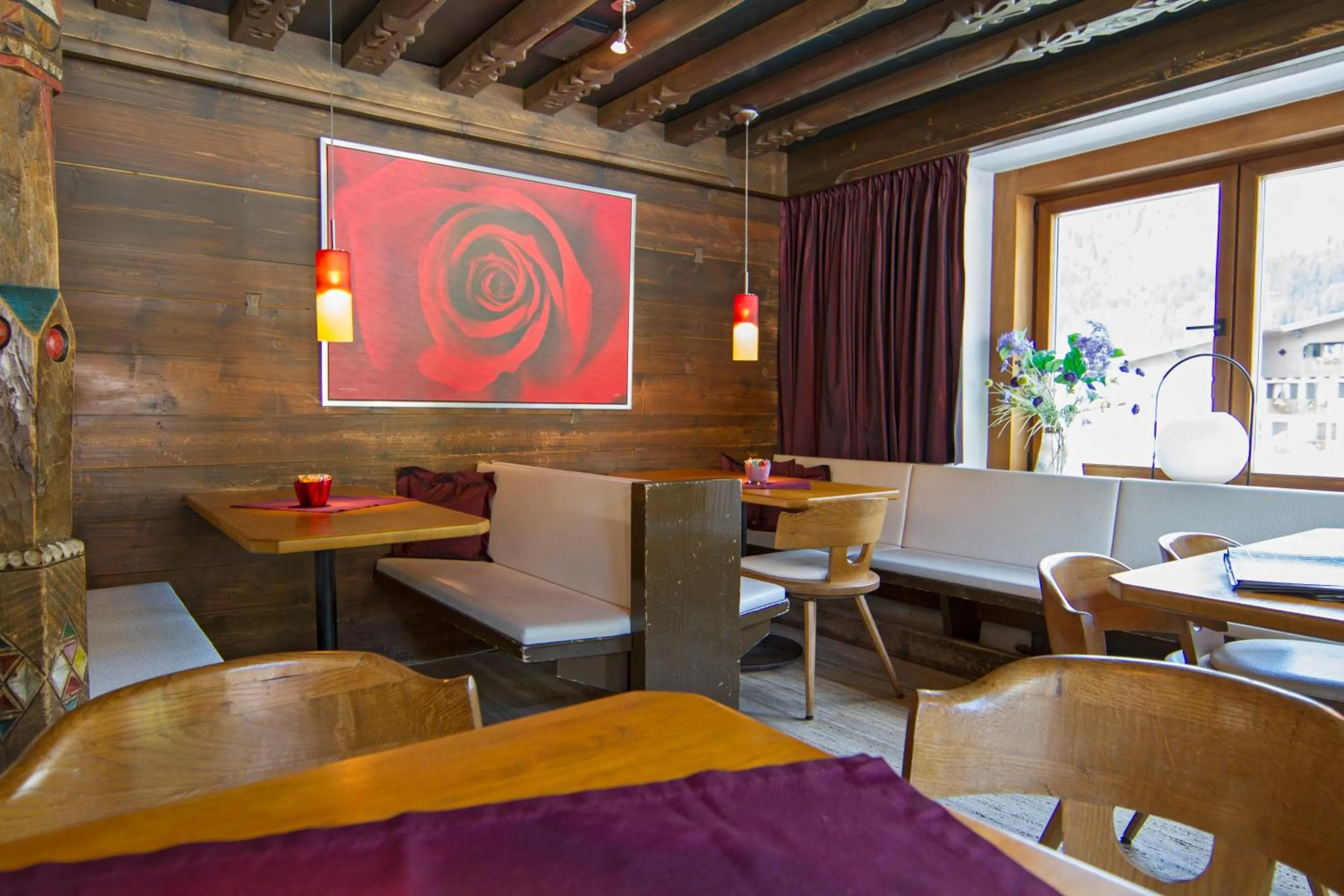 Restaurant/places to eat in Chalet Madrisa