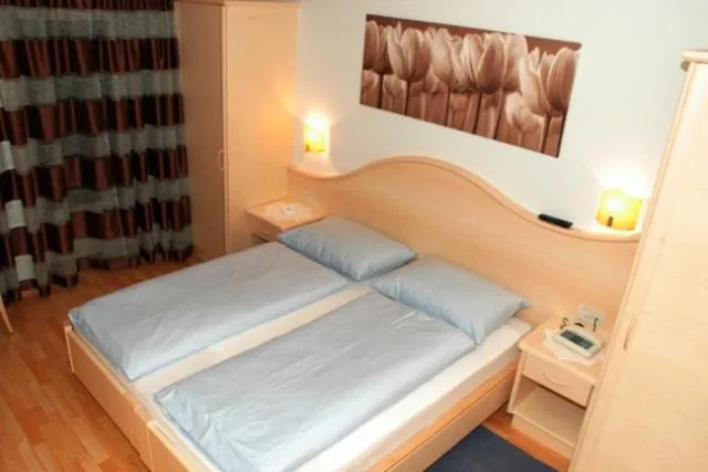 Photo of the whole room, Bed in Chalet Madrisa