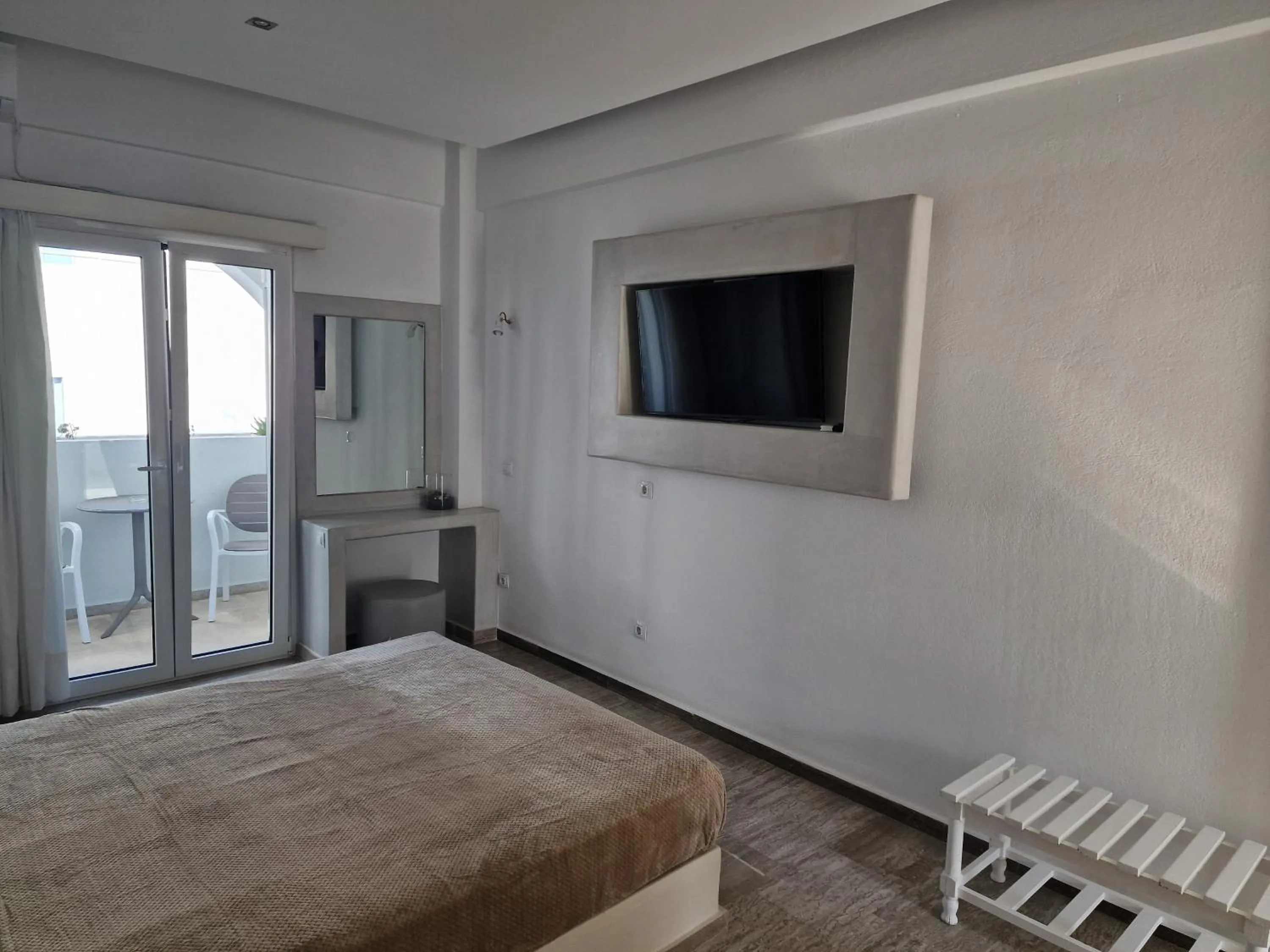 TV and multimedia, Bed in Argiris Studios