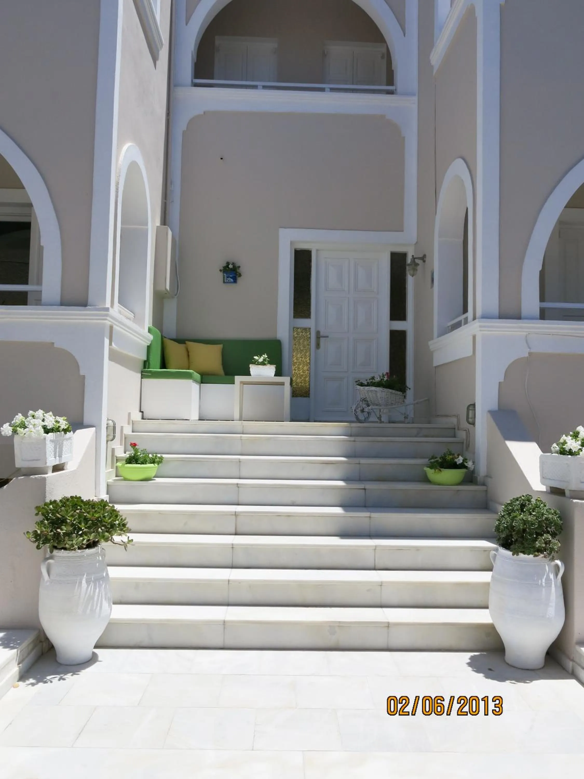 Facade/entrance in Argiris Studios