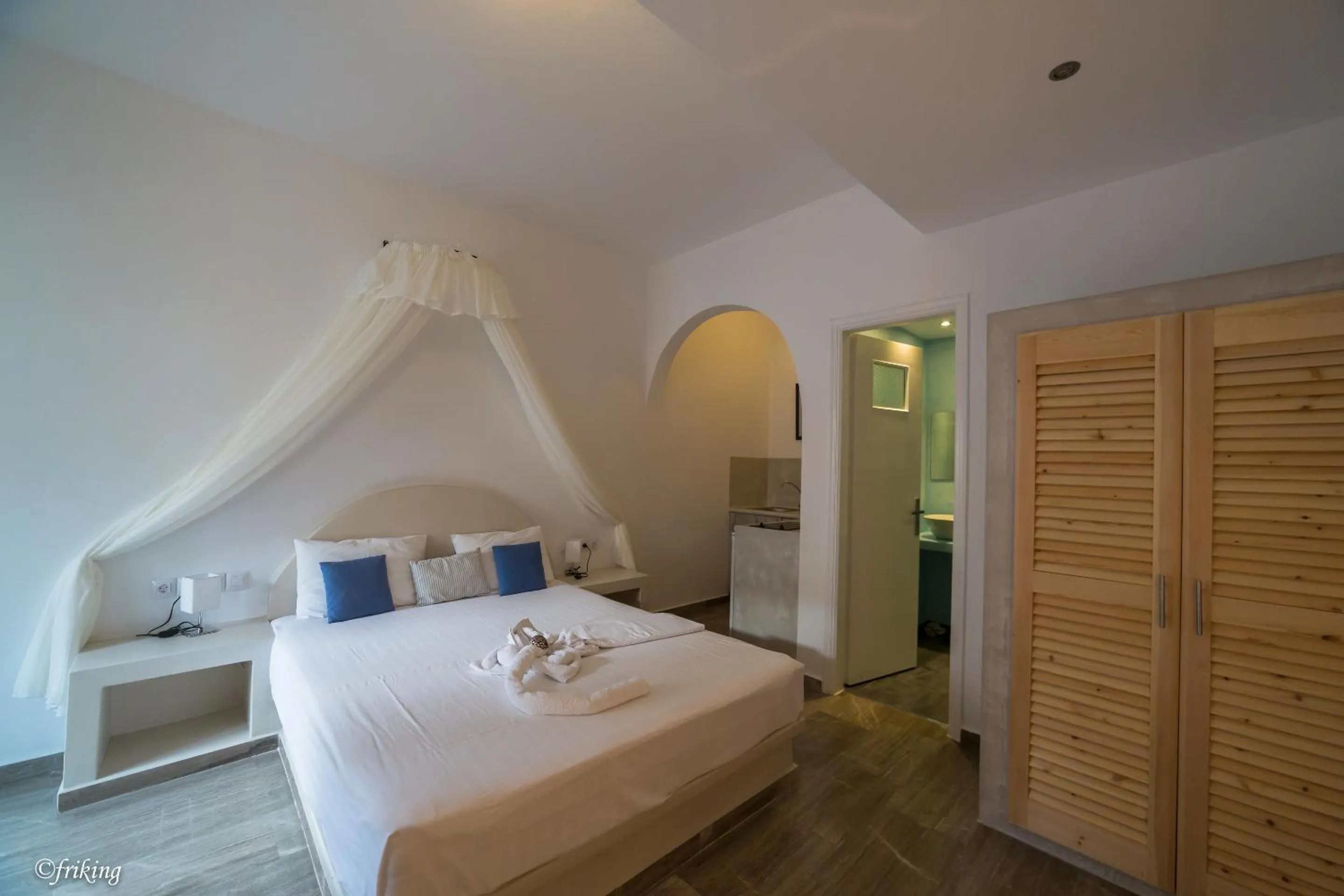 Photo of the whole room, Bed in Argiris Studios