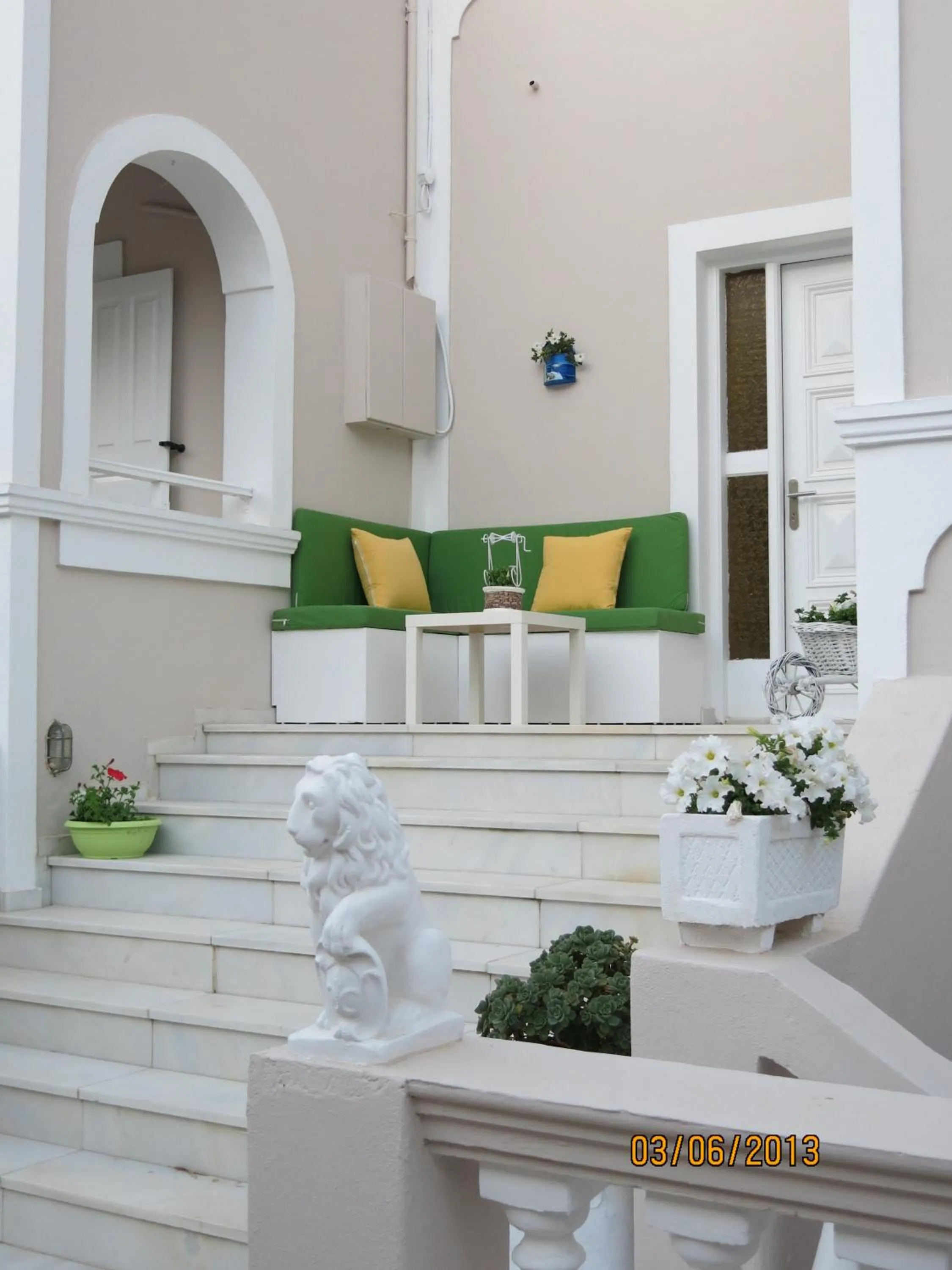 Facade/entrance in Argiris Studios