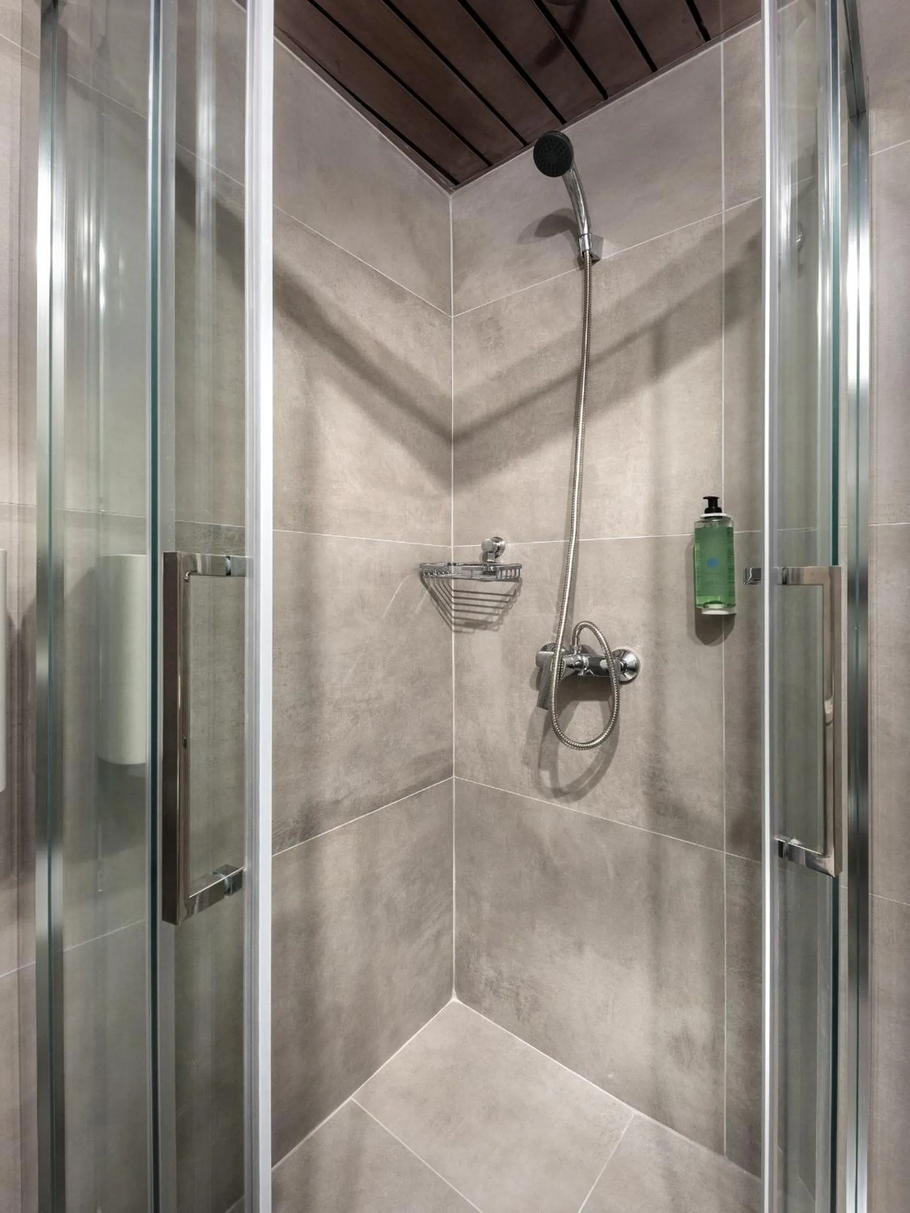 Shower in Hotel Nafpaktos