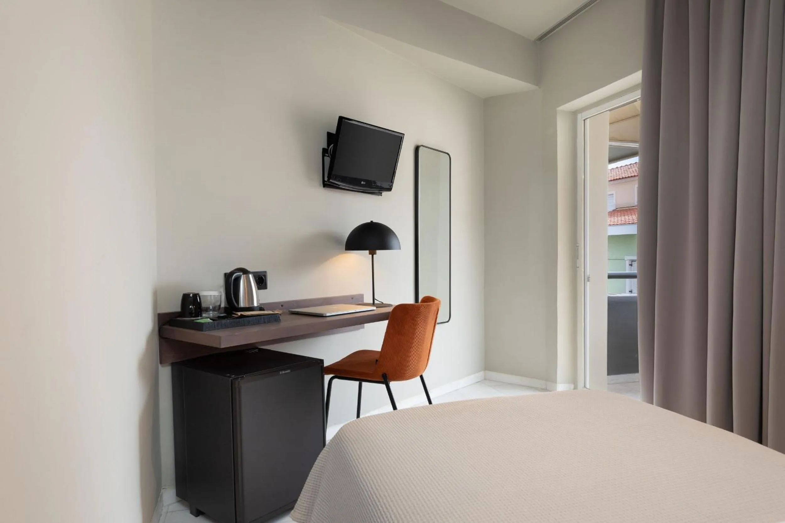 TV and multimedia, Bed in Hotel Nafpaktos