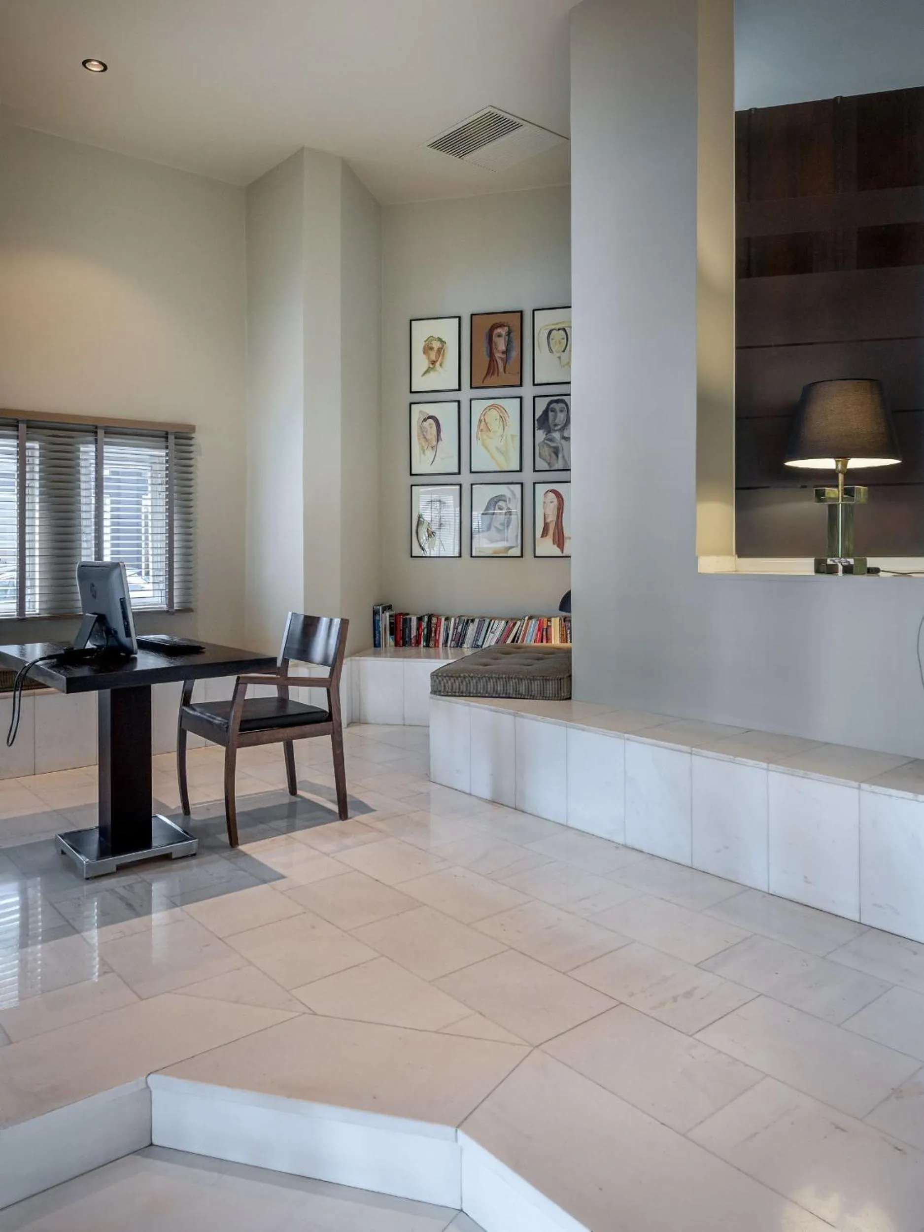 Library in Hotel Nafpaktos