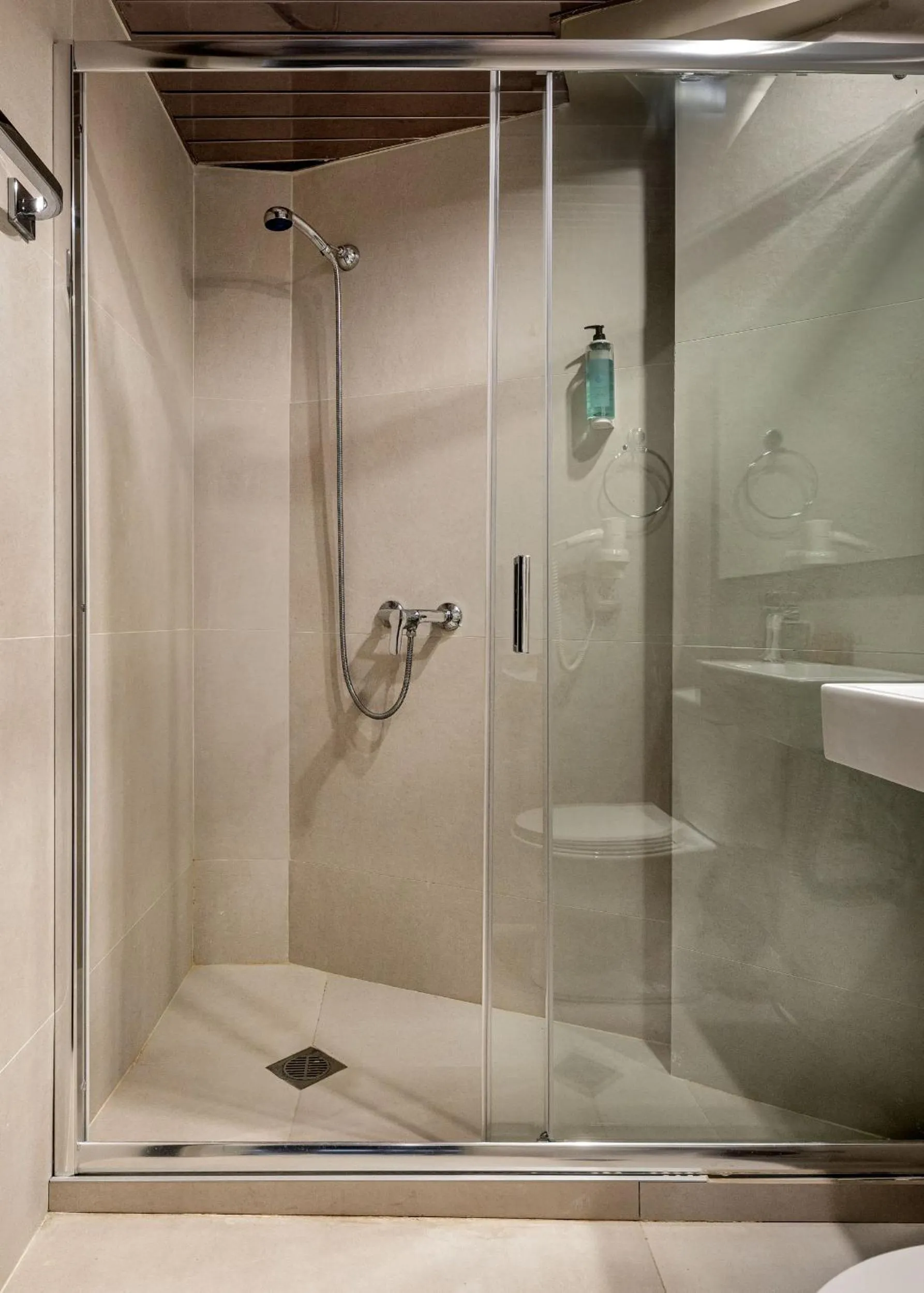 Shower in Hotel Nafpaktos