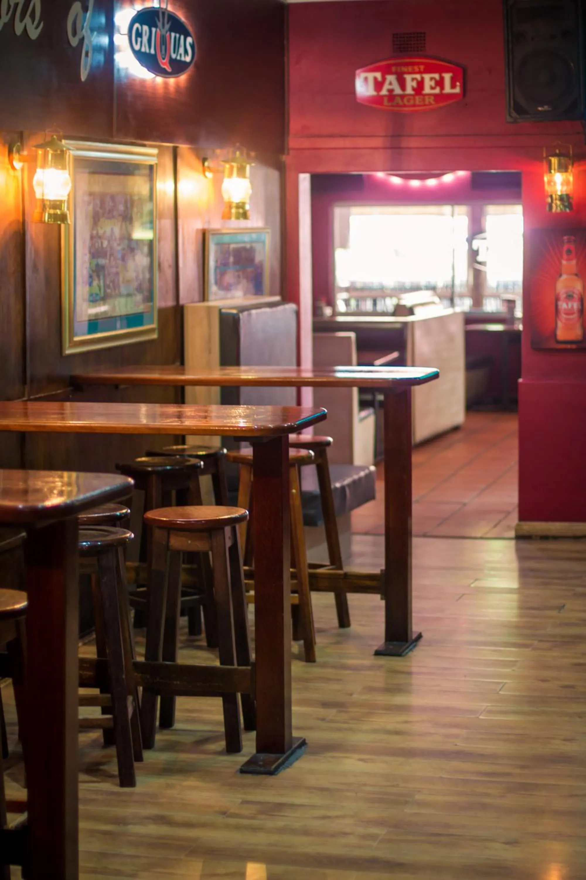 Restaurant/places to eat in Airport Hotel