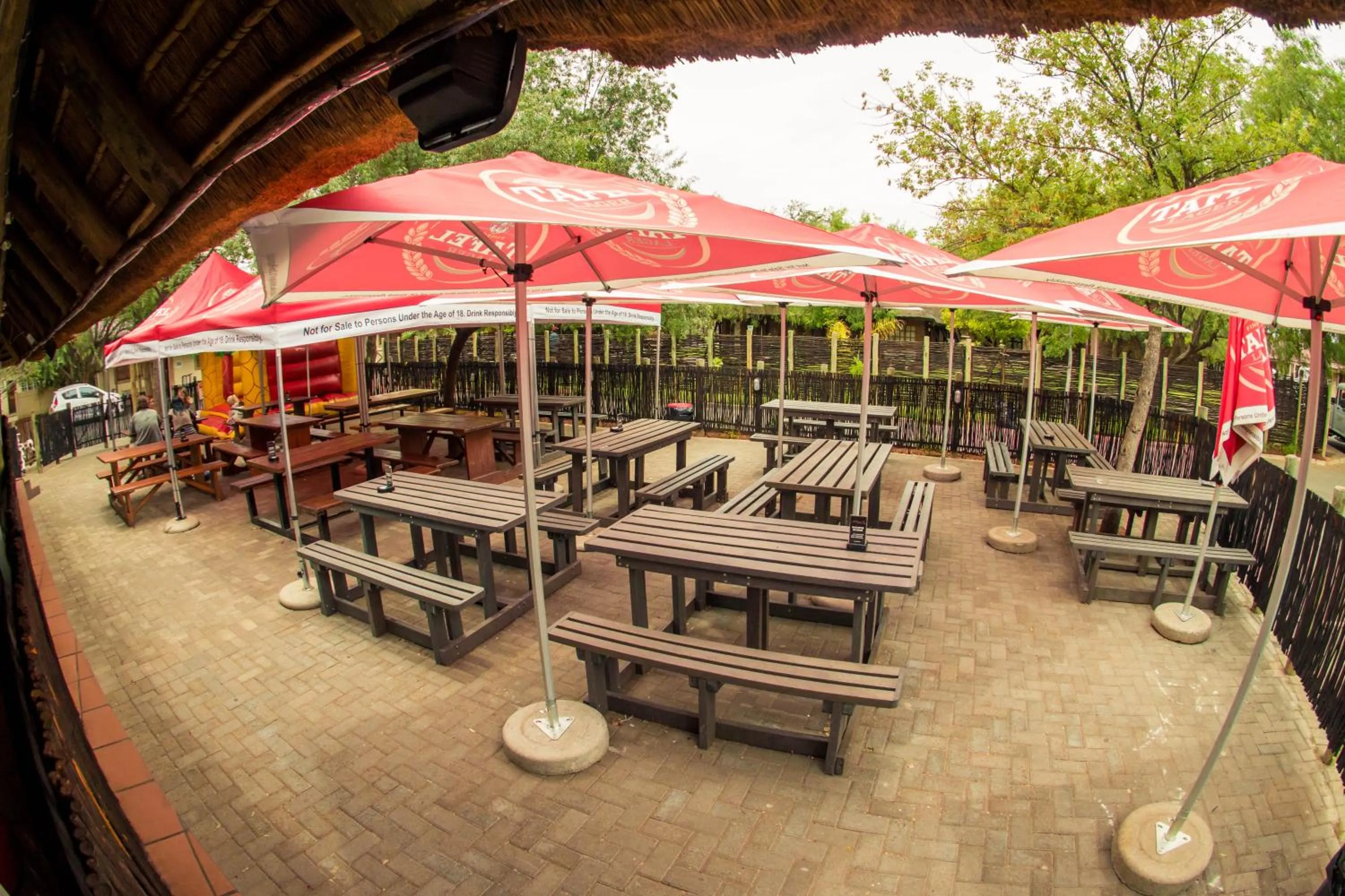 Restaurant/places to eat in Airport Hotel