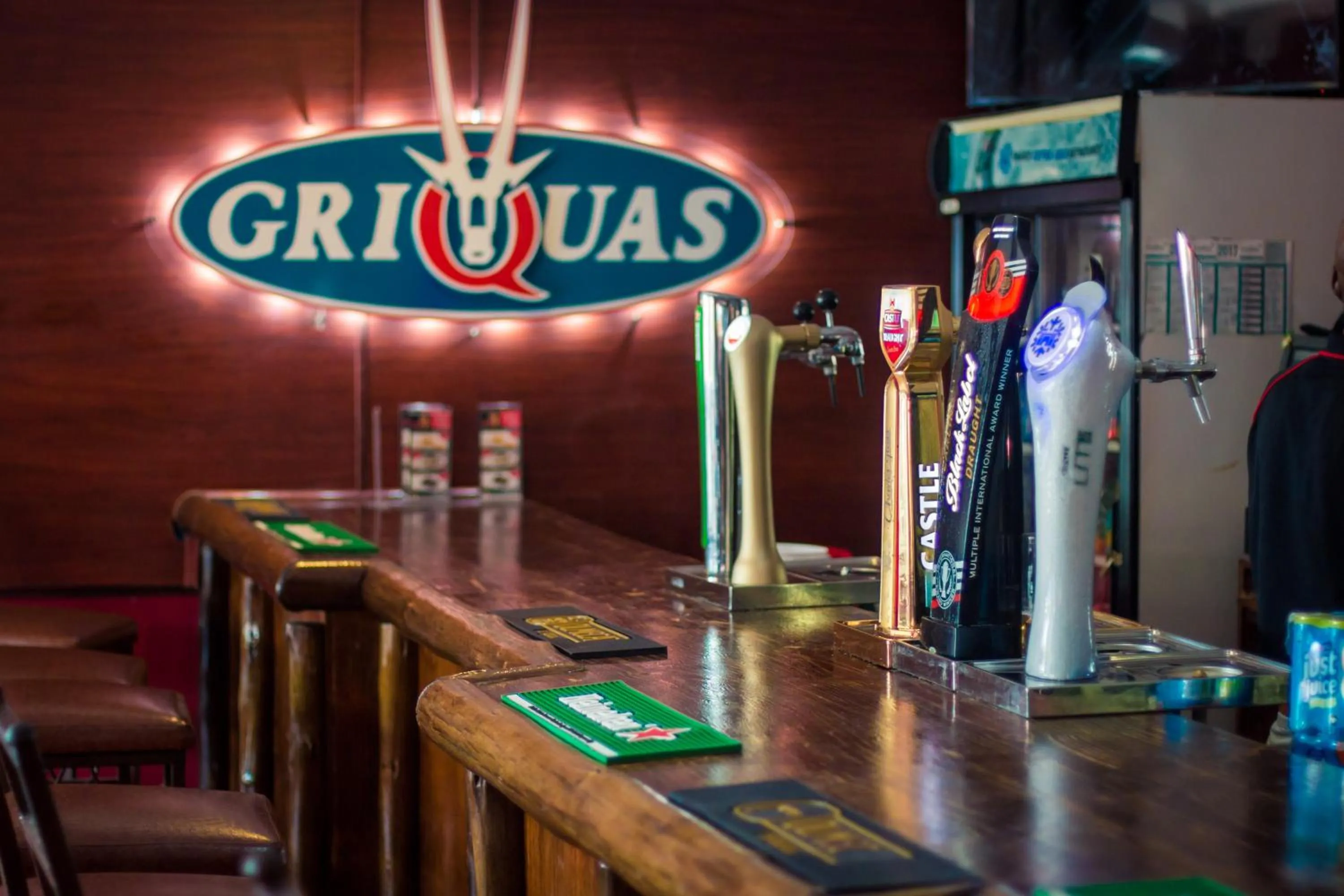 Restaurant/places to eat in Airport Hotel