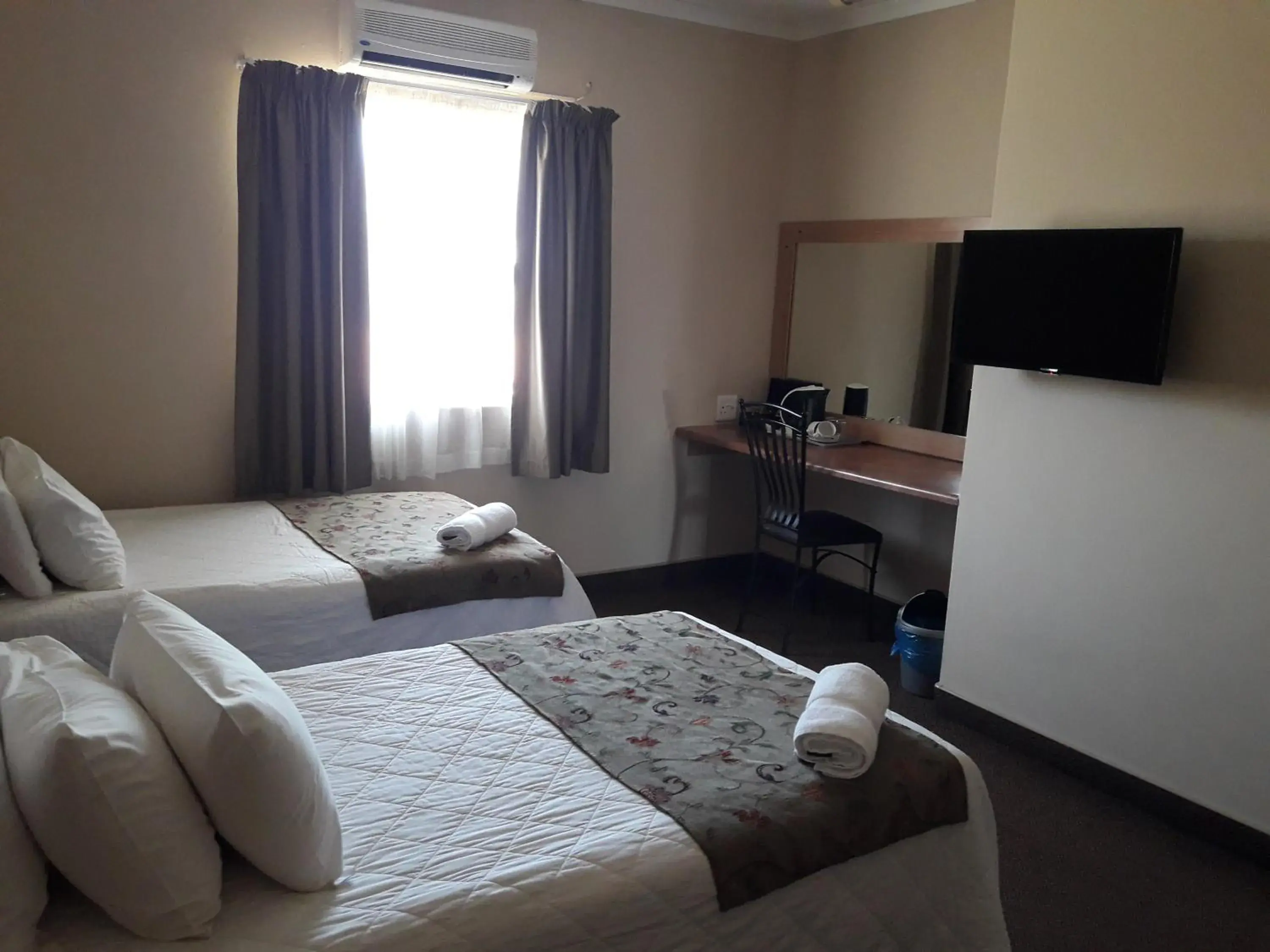 Deluxe Twin Room - single occupancy in Airport Hotel Deluxe Twin Room - single occupancy in Airport Hotel