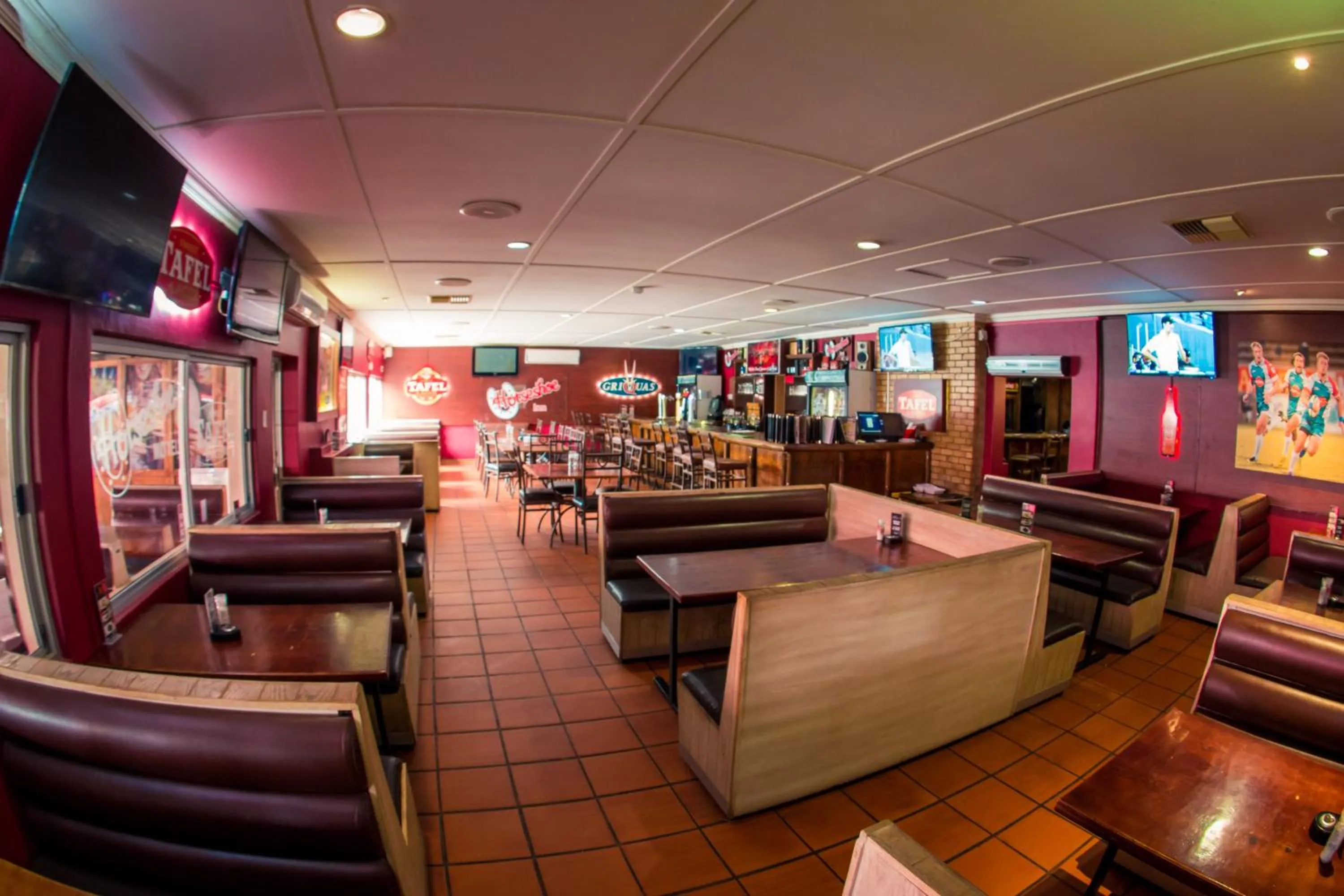 Restaurant/places to eat in Airport Hotel