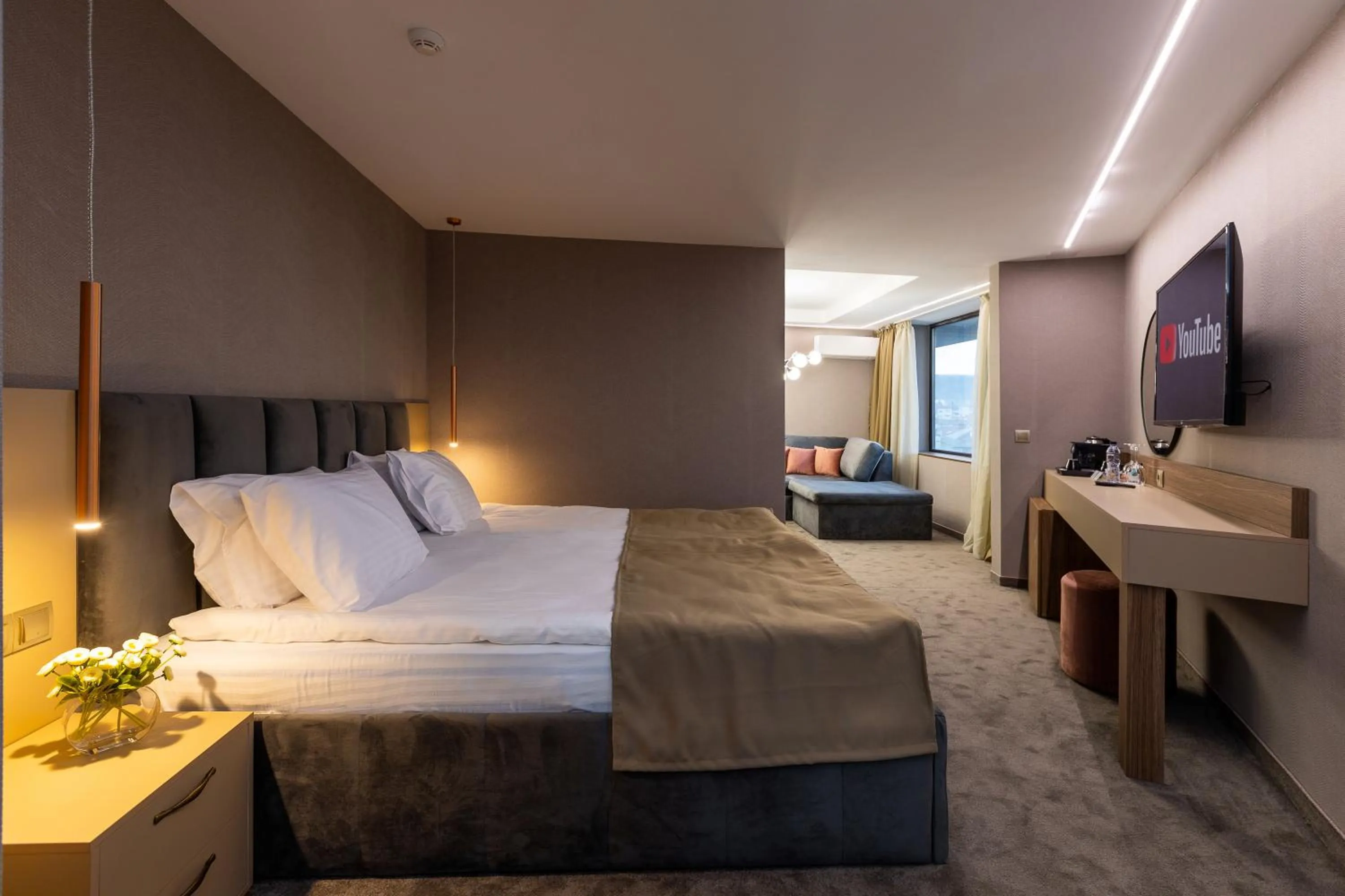 TV and multimedia, Bed in Grand Hotel Shumen