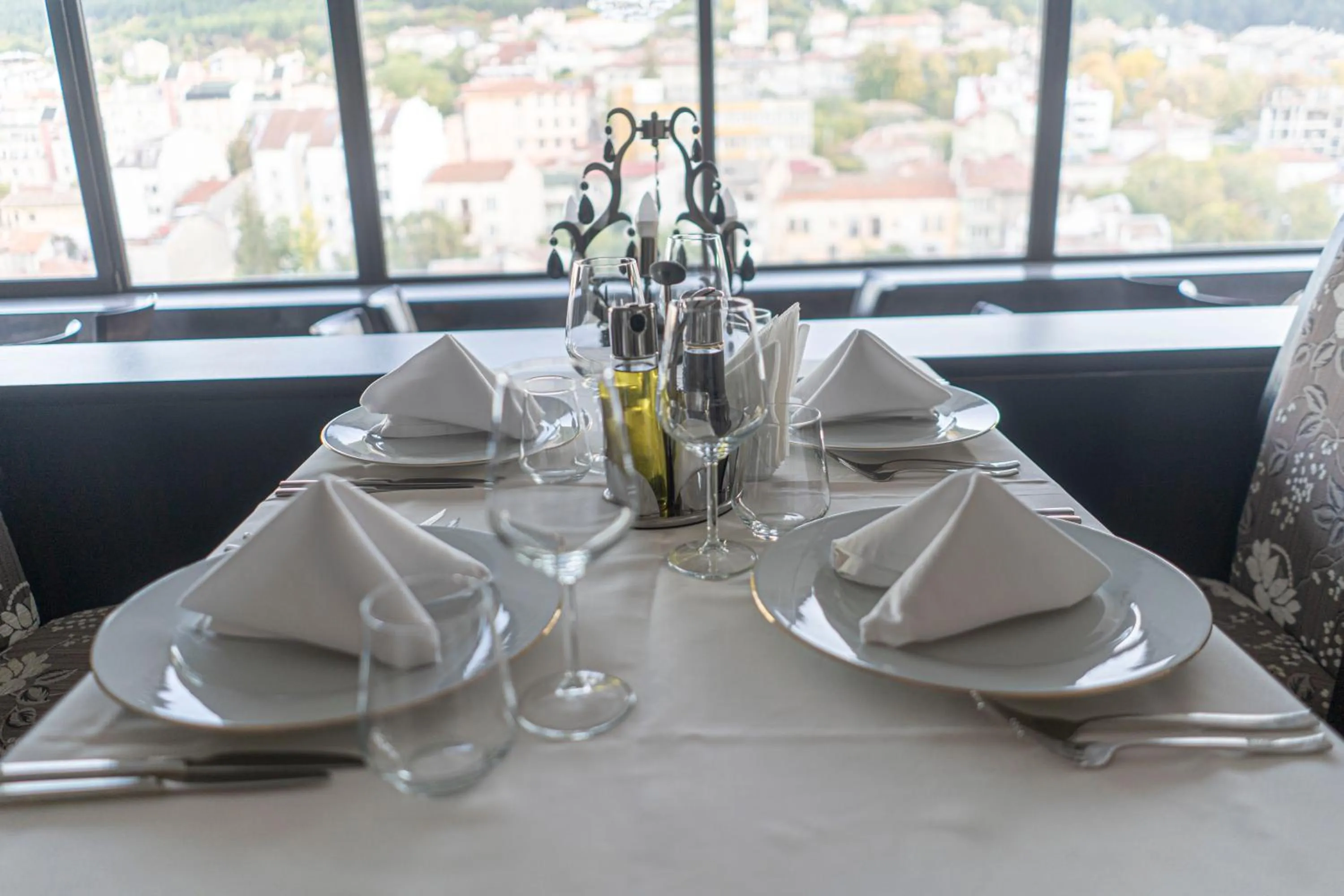 Restaurant/places to eat in Grand Hotel Shumen
