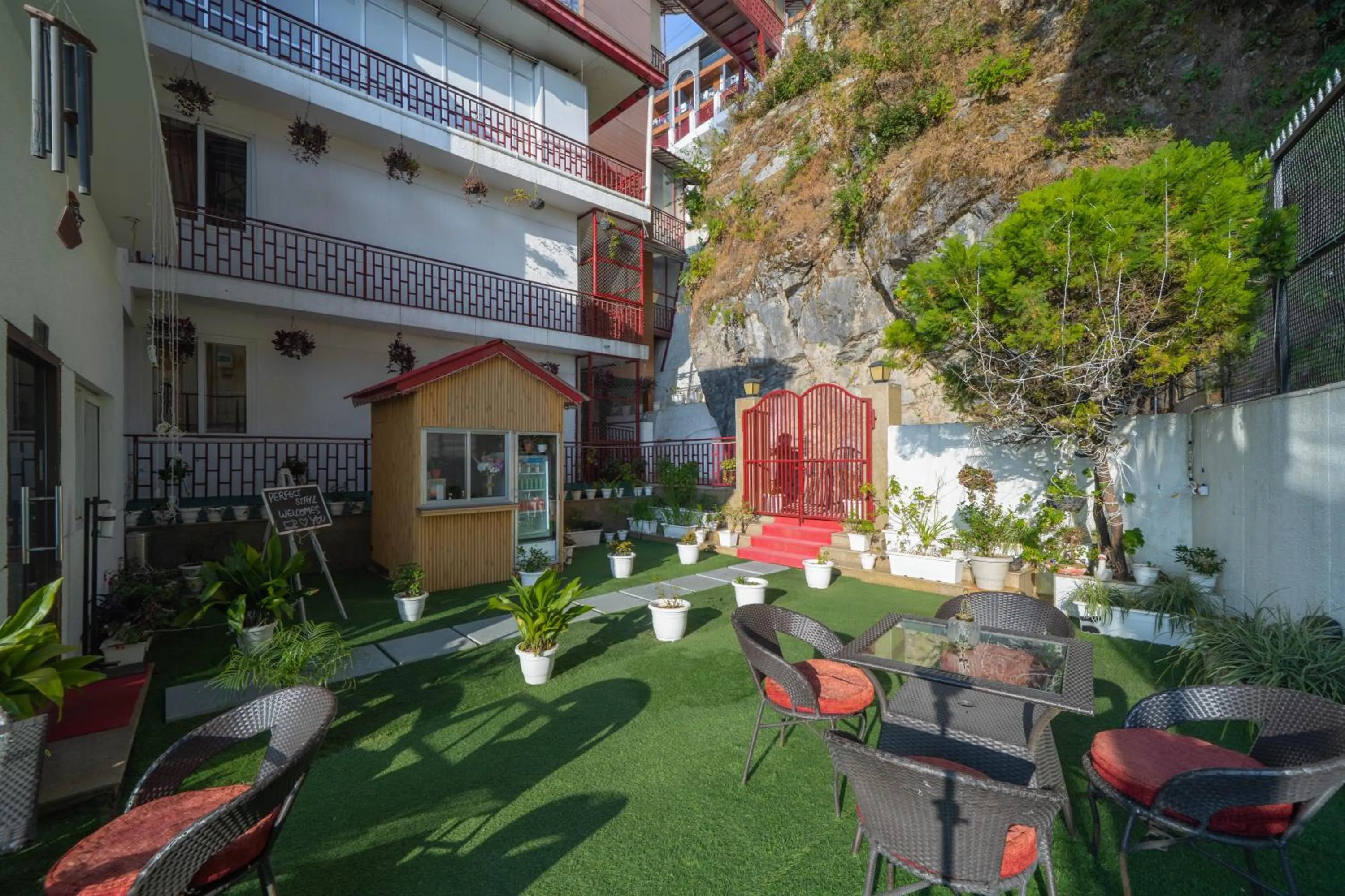 Facade/entrance in Perfectstayz Premium The Pride at mall road