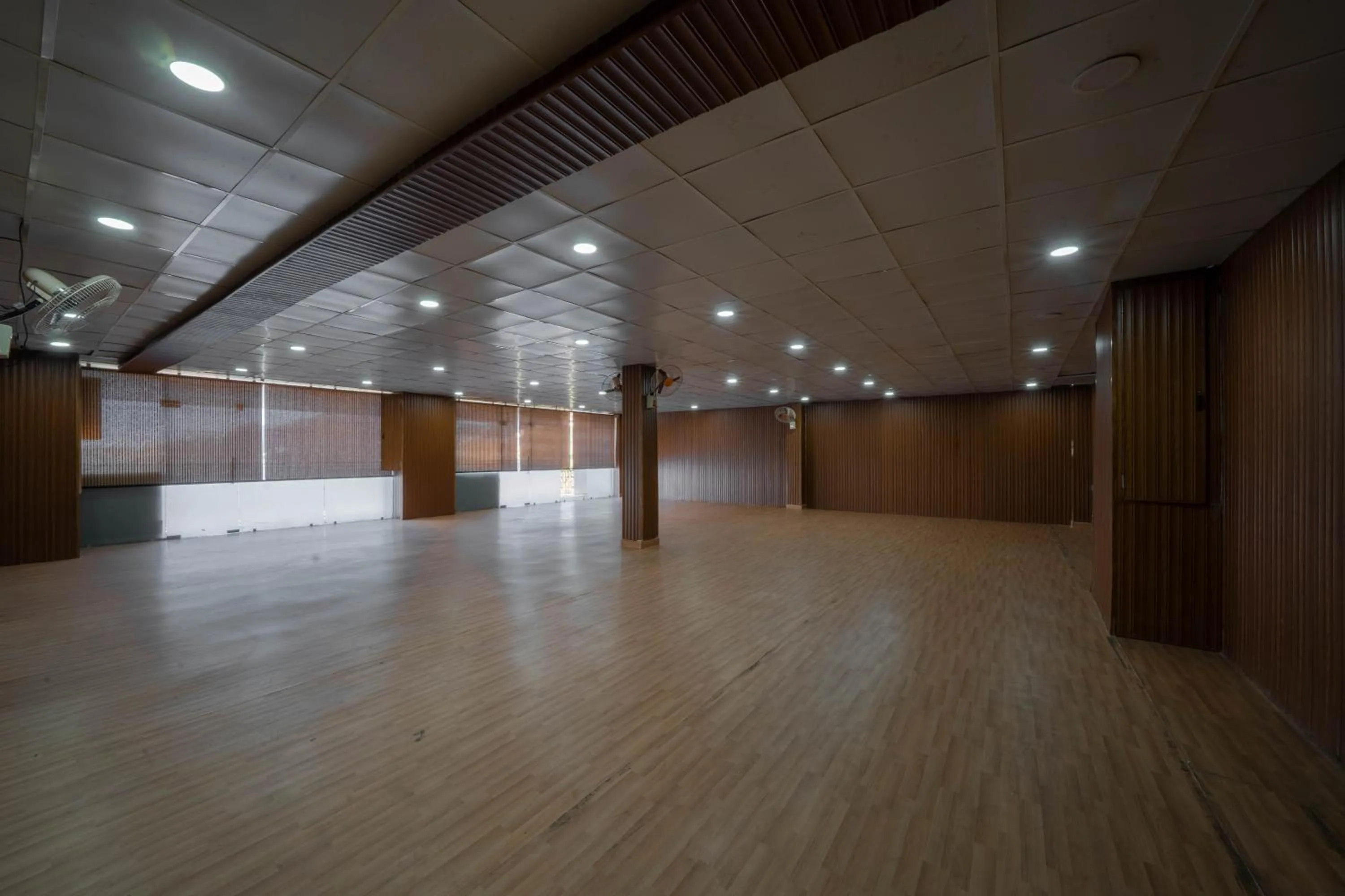 Banquet/Function facilities in Perfectstayz Premium The Pride at mall road