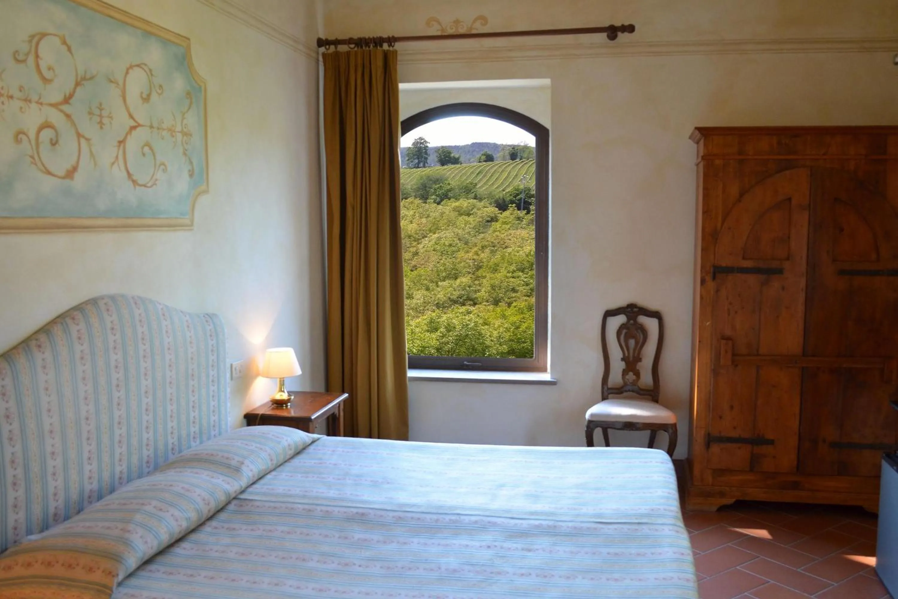 Photo of the whole room, Bed in Rocca degli Olivi